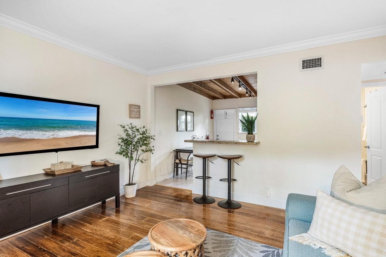 615 & 617 NE 9th Avenue, Fort Lauderdale, FL 33304 — photo 8 of 91