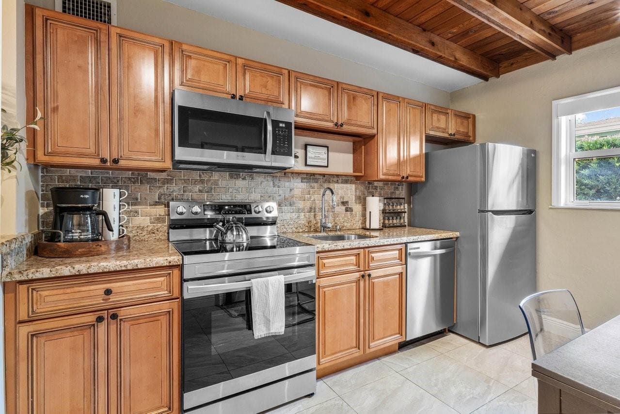 615 & 617 NE 9th Avenue, Fort Lauderdale, FL 33304 — photo 19 of 91
