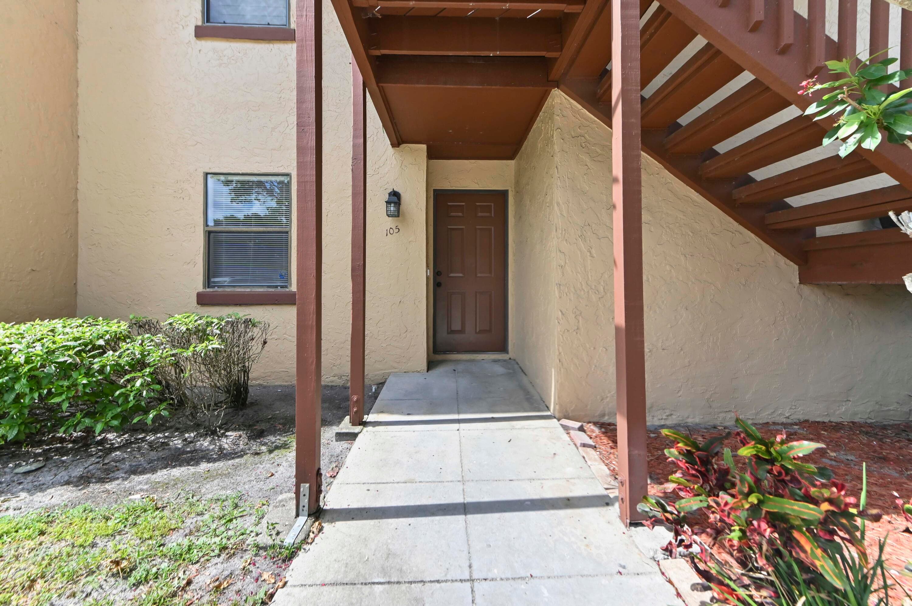 105 Lakeview Drive E, Royal Palm Beach, FL 33411 — photo 24 of 30