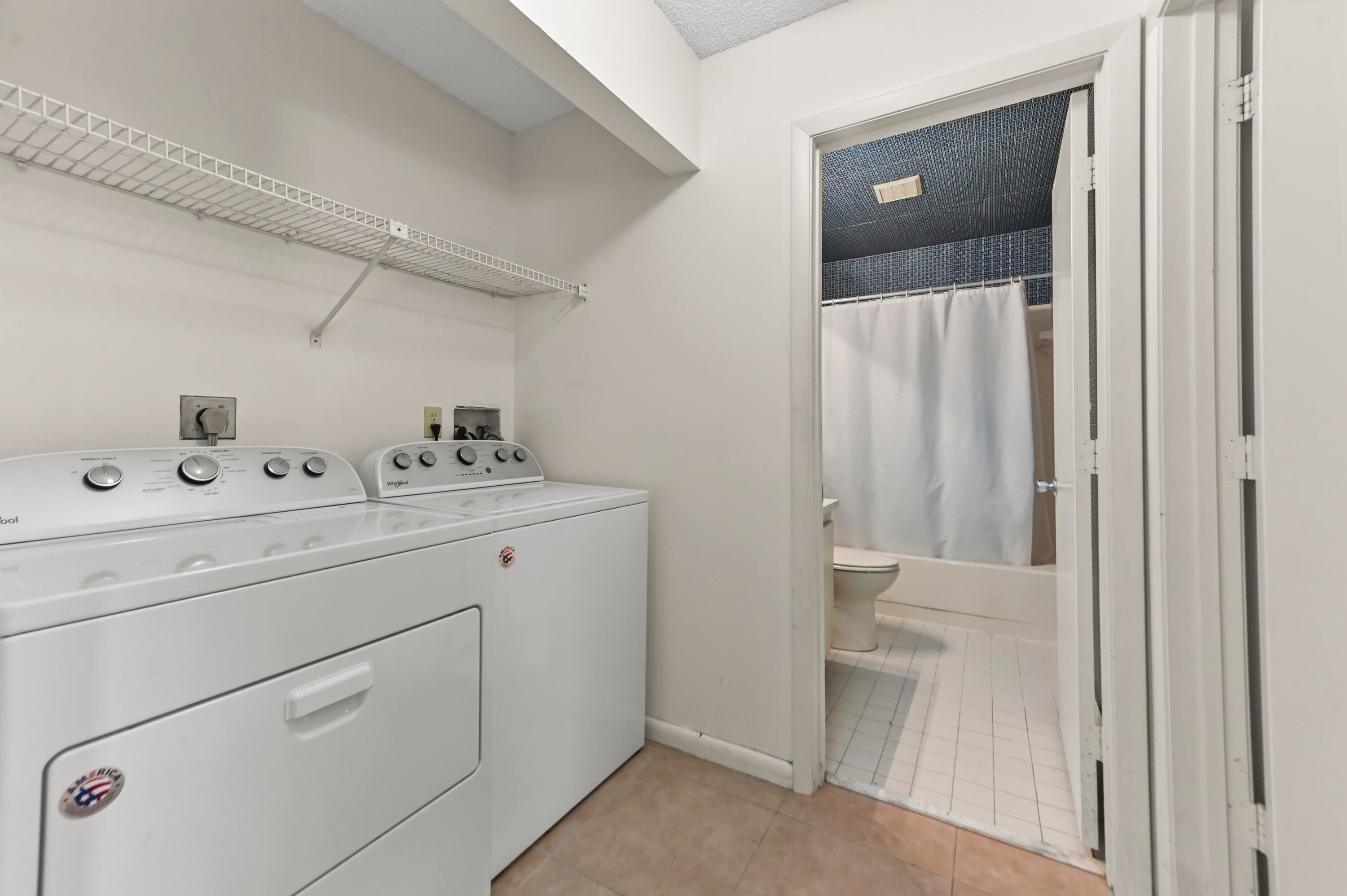 105 Lakeview Drive E, Royal Palm Beach, FL 33411 — photo 18 of 30