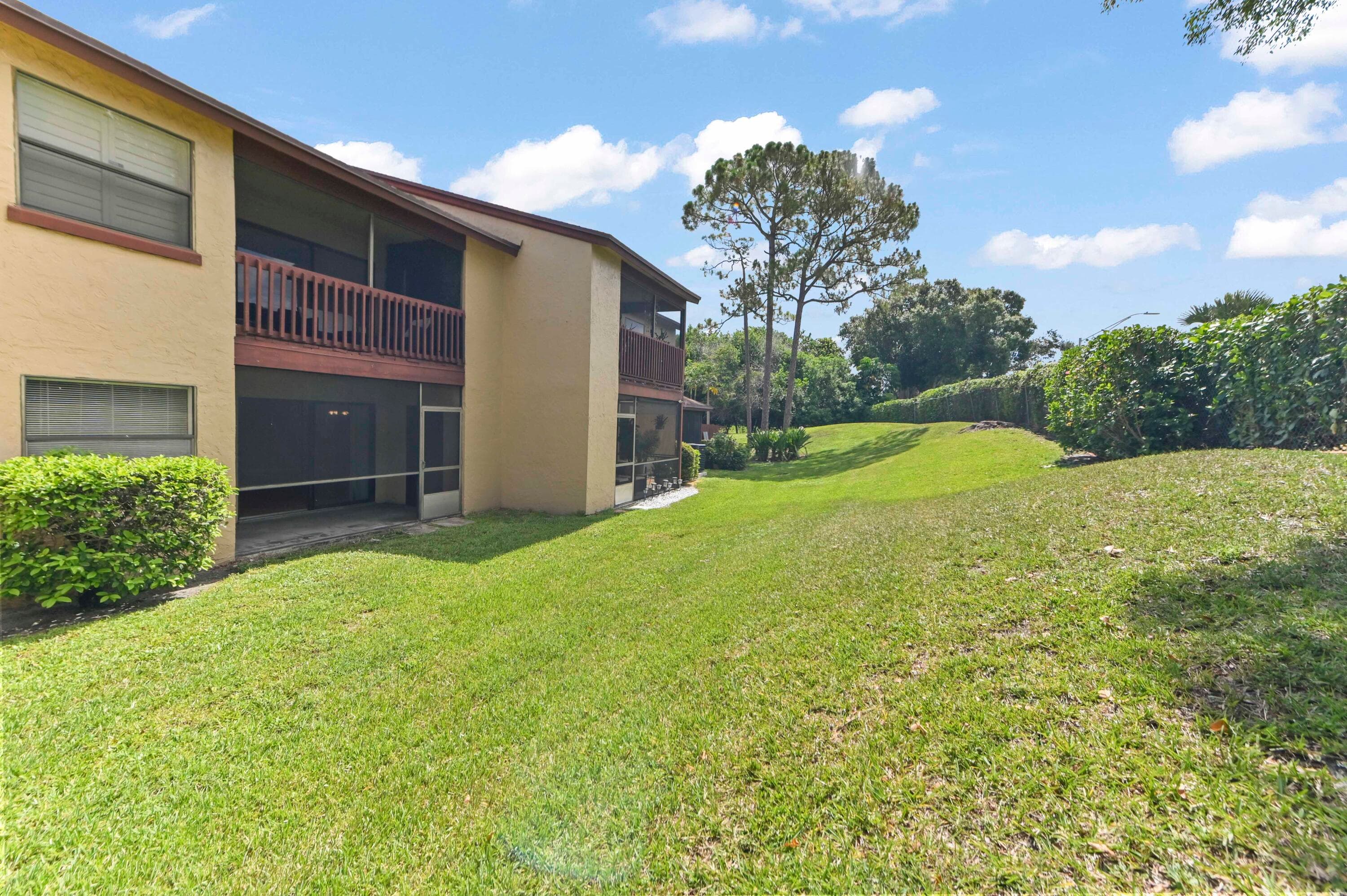105 Lakeview Drive E, Royal Palm Beach, FL 33411 — photo 23 of 30