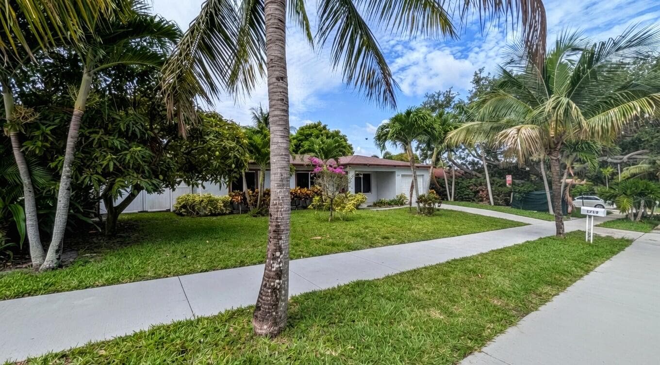 1719 15th Avenue N, Lake Worth Beach, FL 33460 — photo 2 of 43