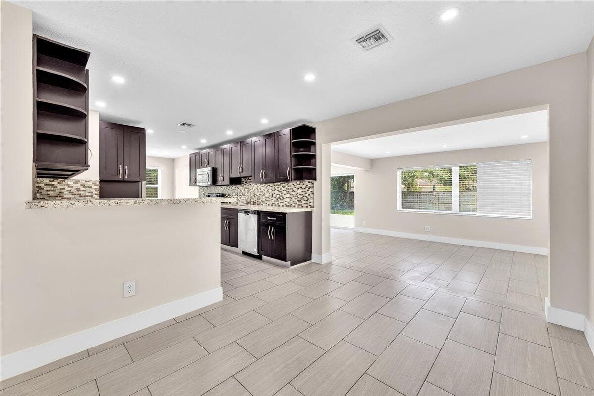 611 N Highland Drive, Hollywood, FL 33021 — photo 8 of 36