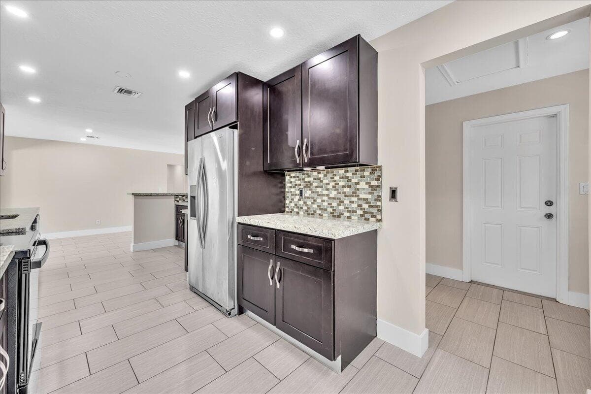 611 N Highland Drive, Hollywood, FL 33021 — photo 12 of 36