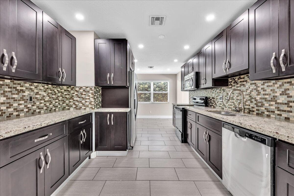 611 N Highland Drive, Hollywood, FL 33021 — photo 11 of 36