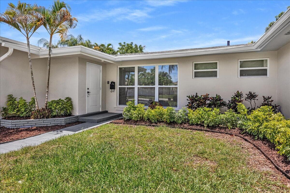 611 N Highland Drive, Hollywood, FL 33021 — photo 4 of 36
