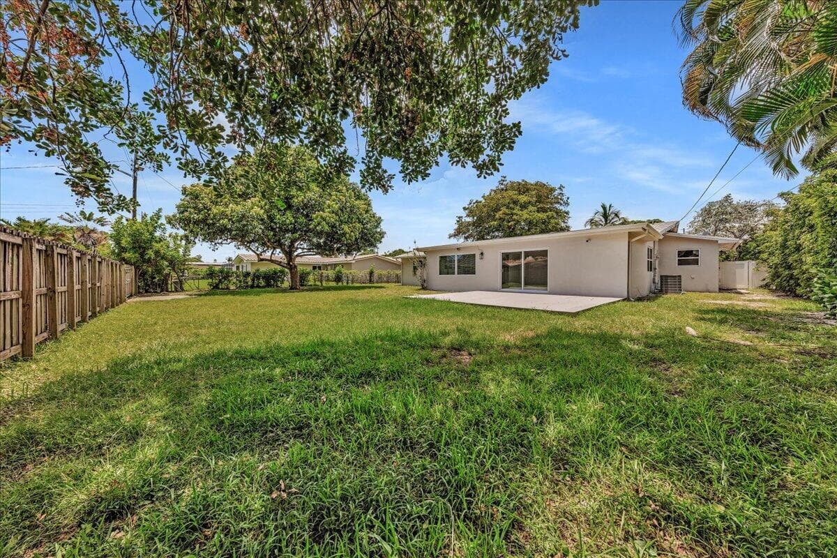 611 N Highland Drive, Hollywood, FL 33021 — photo 35 of 36