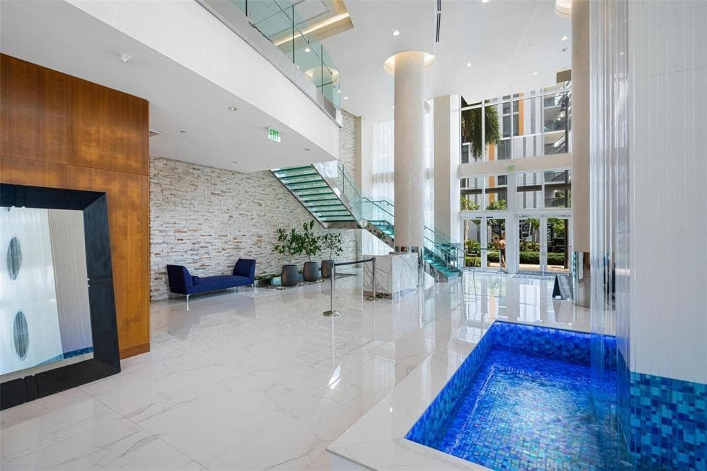 41 SE 5th Street 1615, Miami, FL 33131 — photo 8 of 14