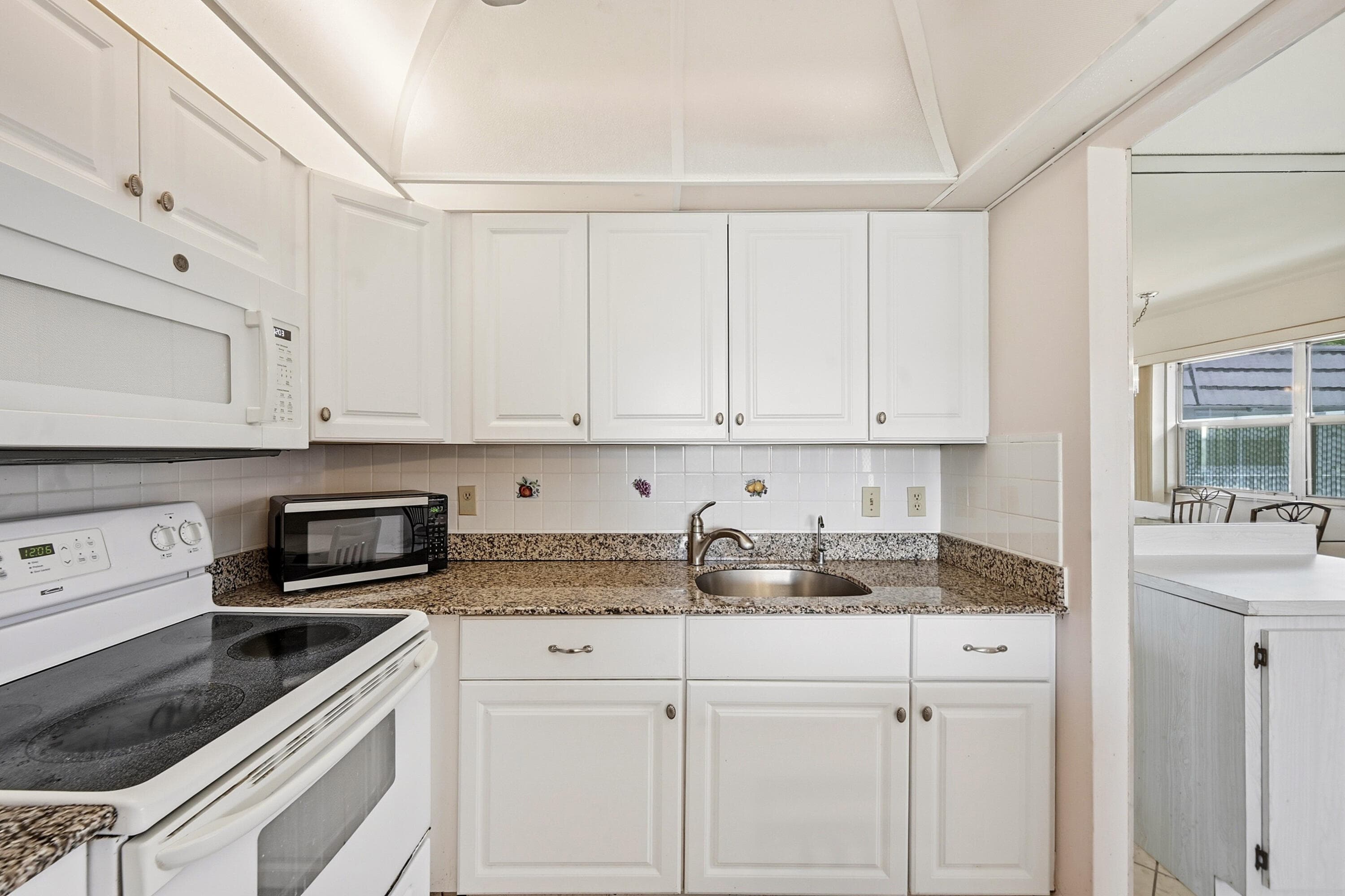 383 Saxony Trail, Delray Beach, FL 33446 — photo 11 of 22