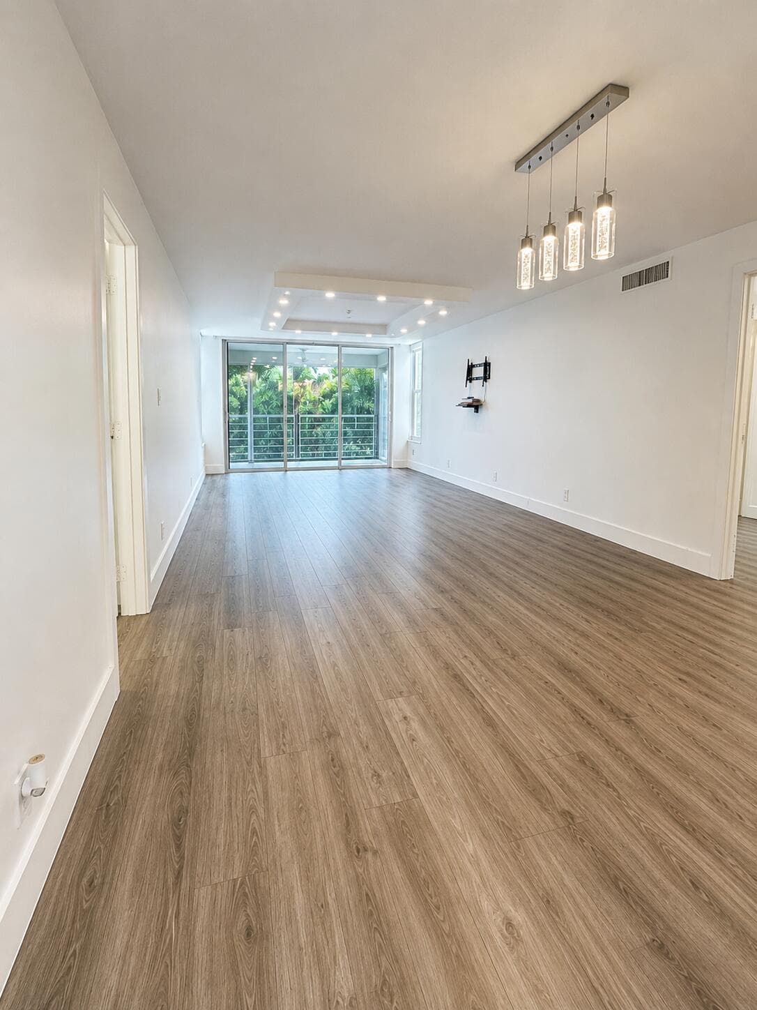 3930 Oaks Clubhouse Drive 303, Pompano Beach, FL 33069 — photo 5 of 19