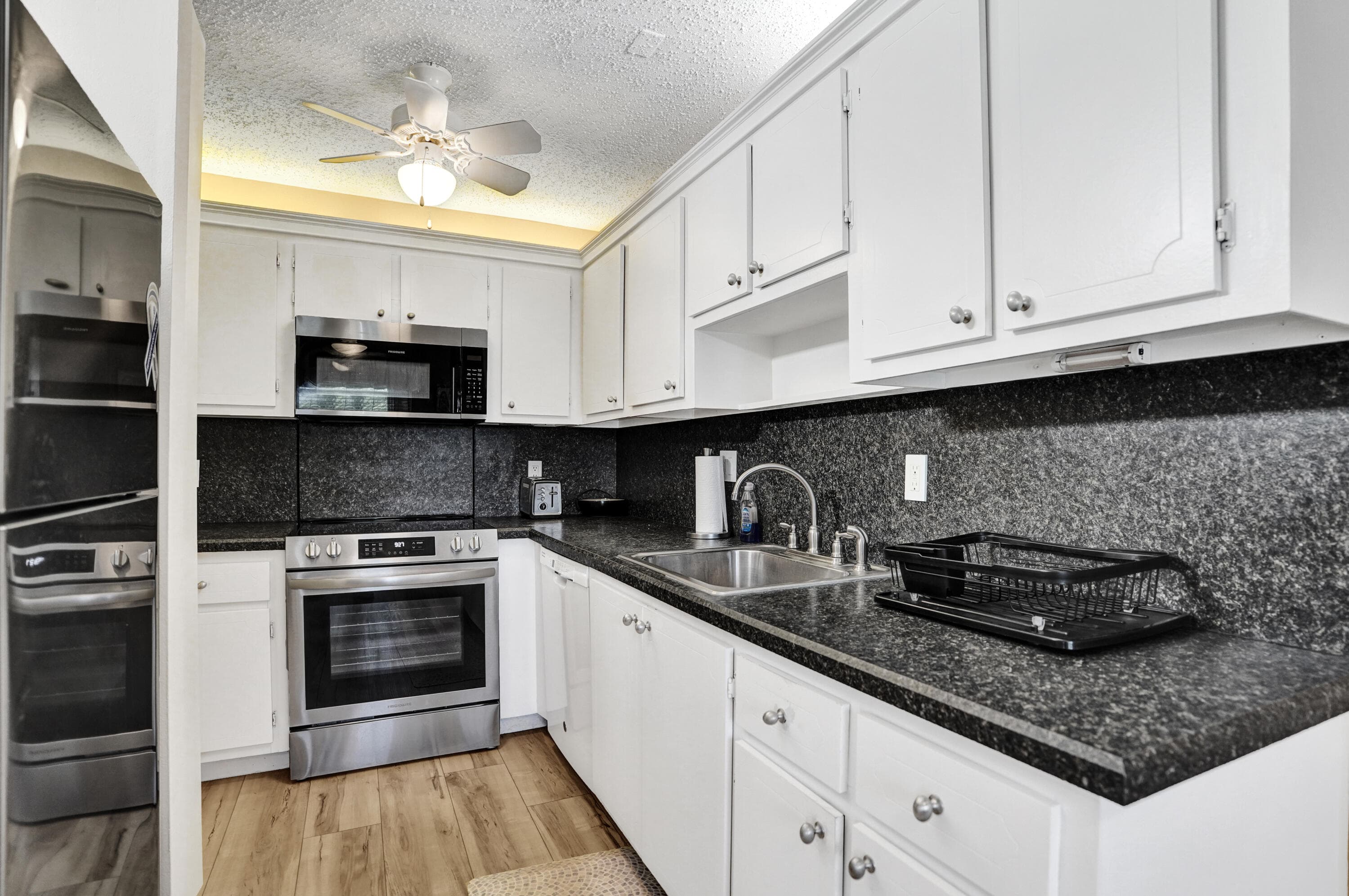 1050 Citrus Way 203, Delray Beach, FL 33445 — photo 3 of 51