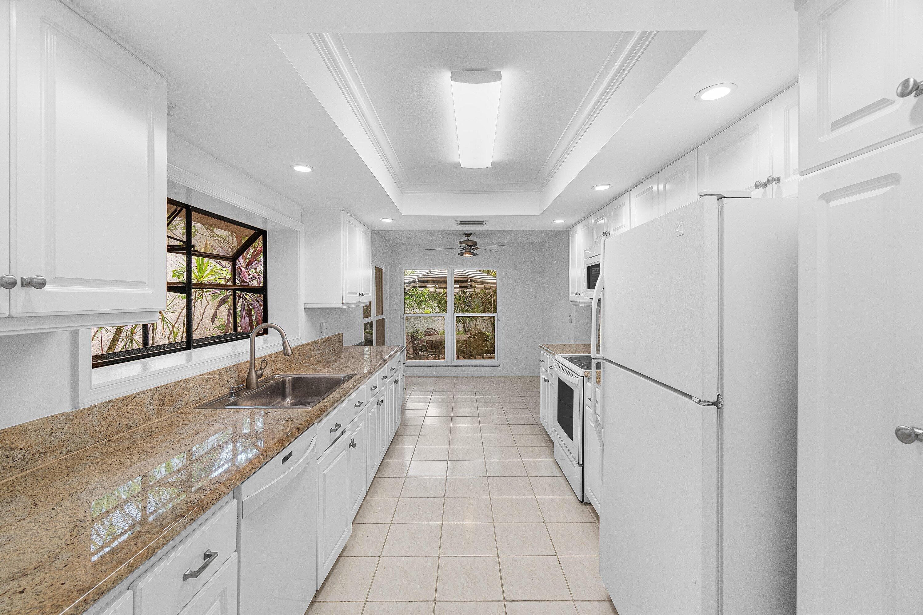 5635 Kiowa Circle, Boynton Beach, FL 33437 — photo 7 of 52