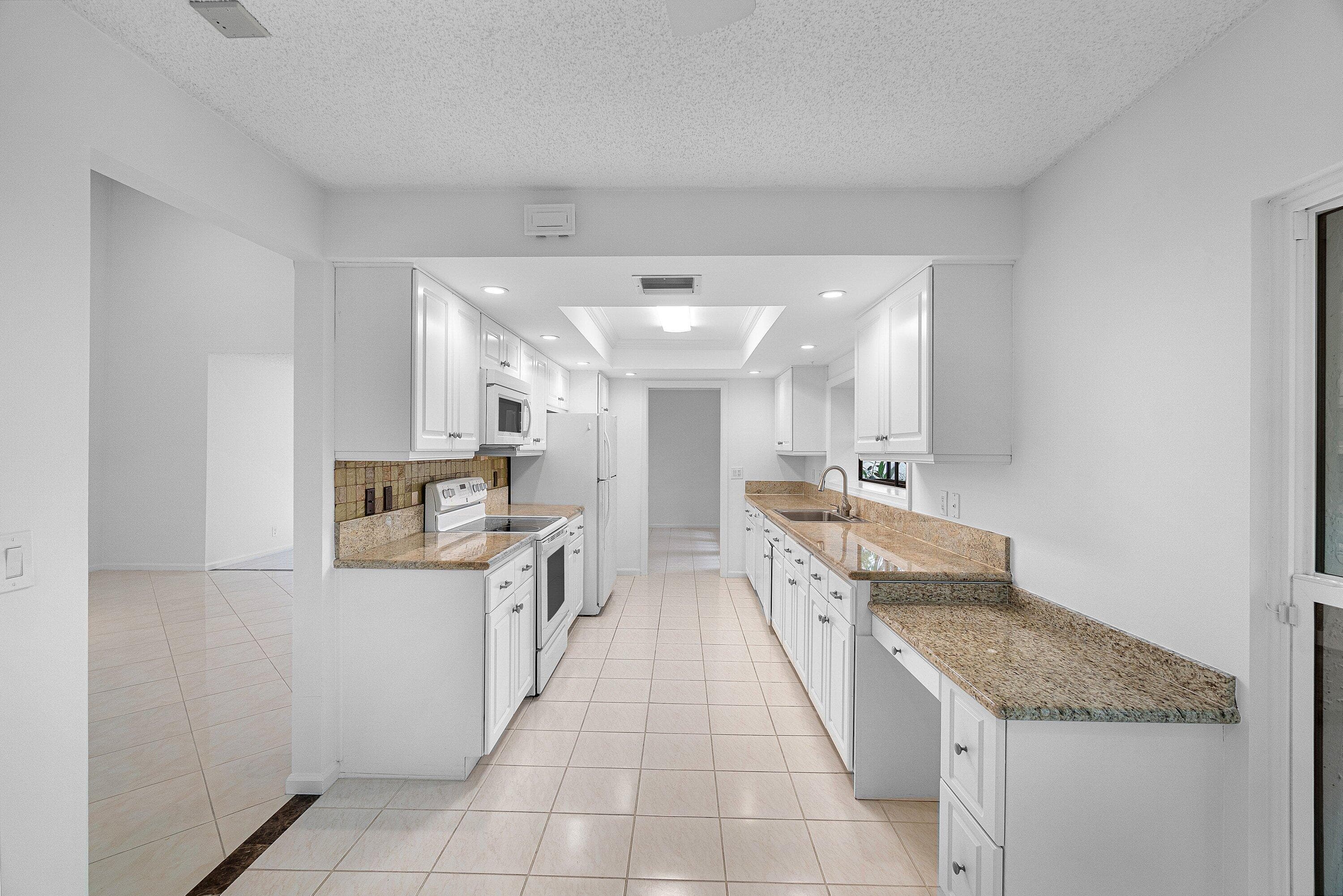 5635 Kiowa Circle, Boynton Beach, FL 33437 — photo 6 of 52