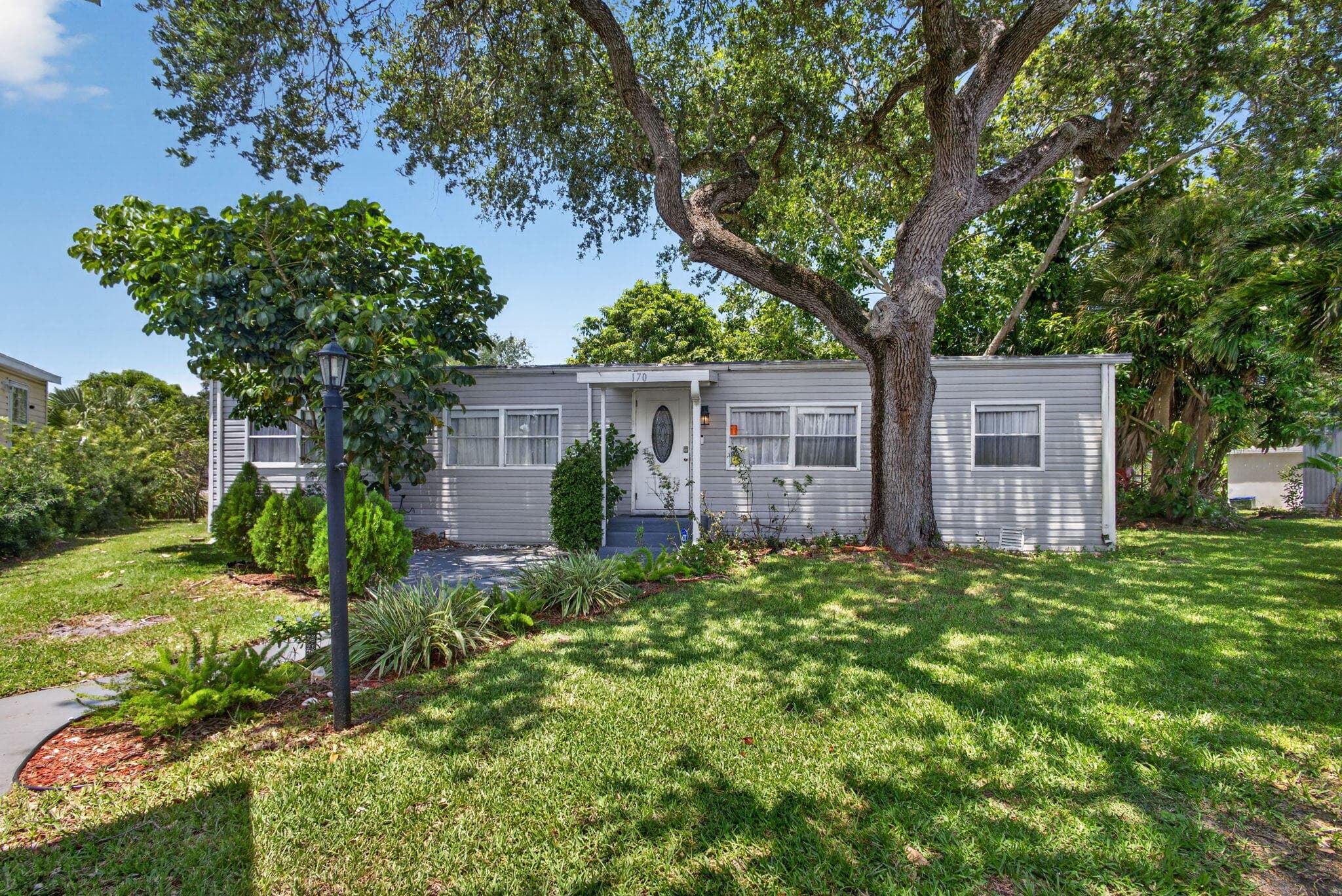 170 Maple Avenue W, Palm Beach Gardens, FL 33410 — photo 3 of 63