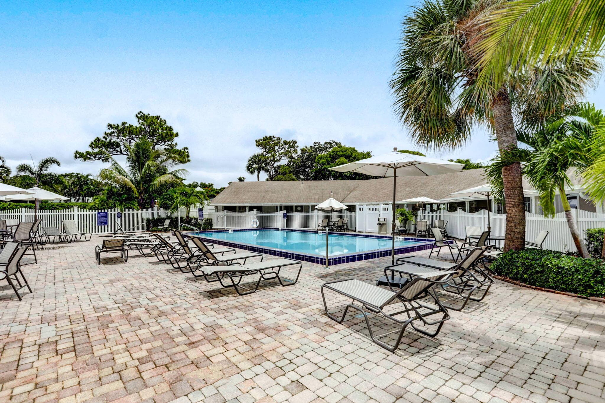 170 Maple Avenue W, Palm Beach Gardens, FL 33410 — photo 51 of 63