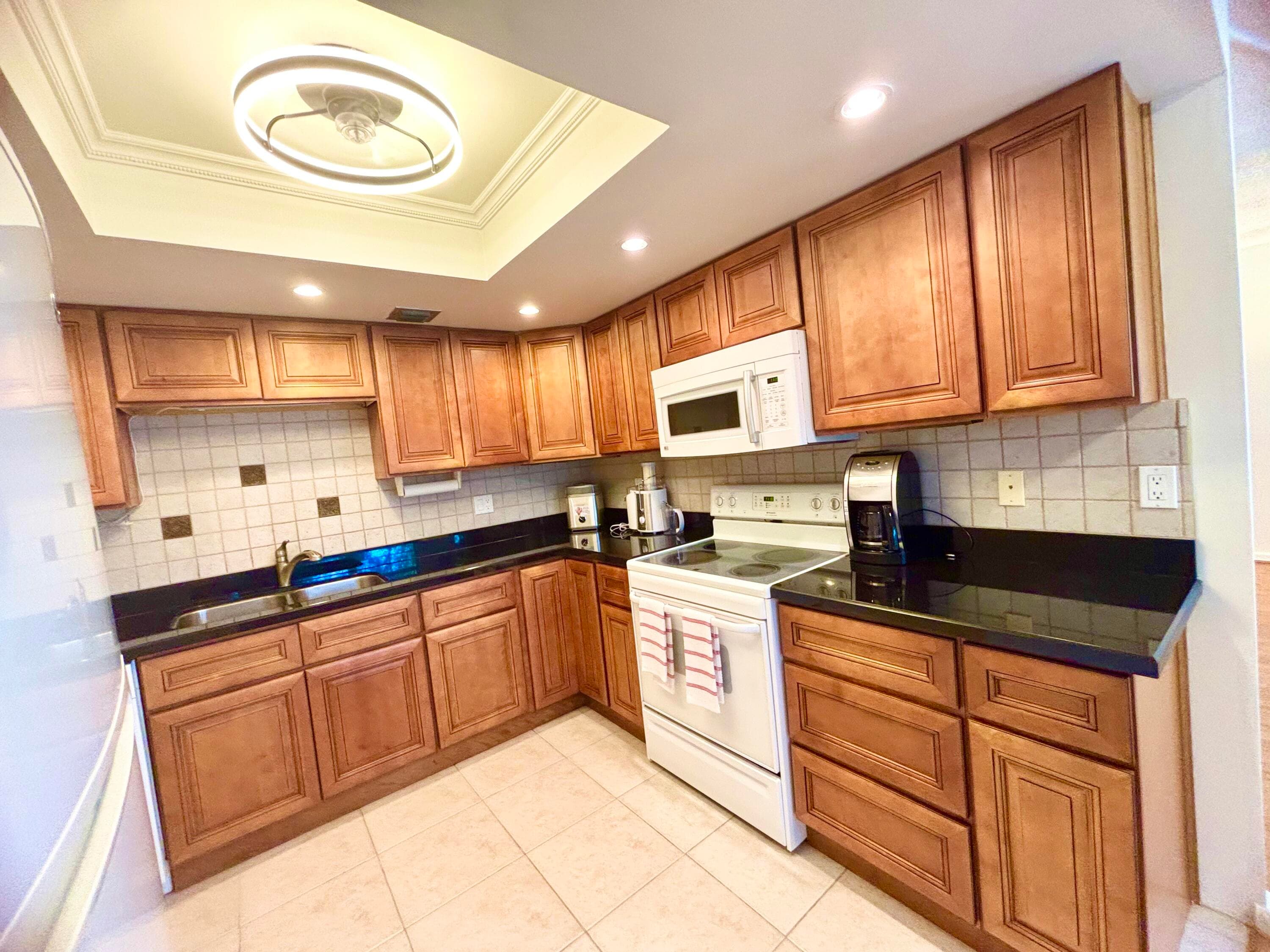 2069 Oakridge F Unit 2069, Deerfield Beach, FL 33442 — photo 5 of 64
