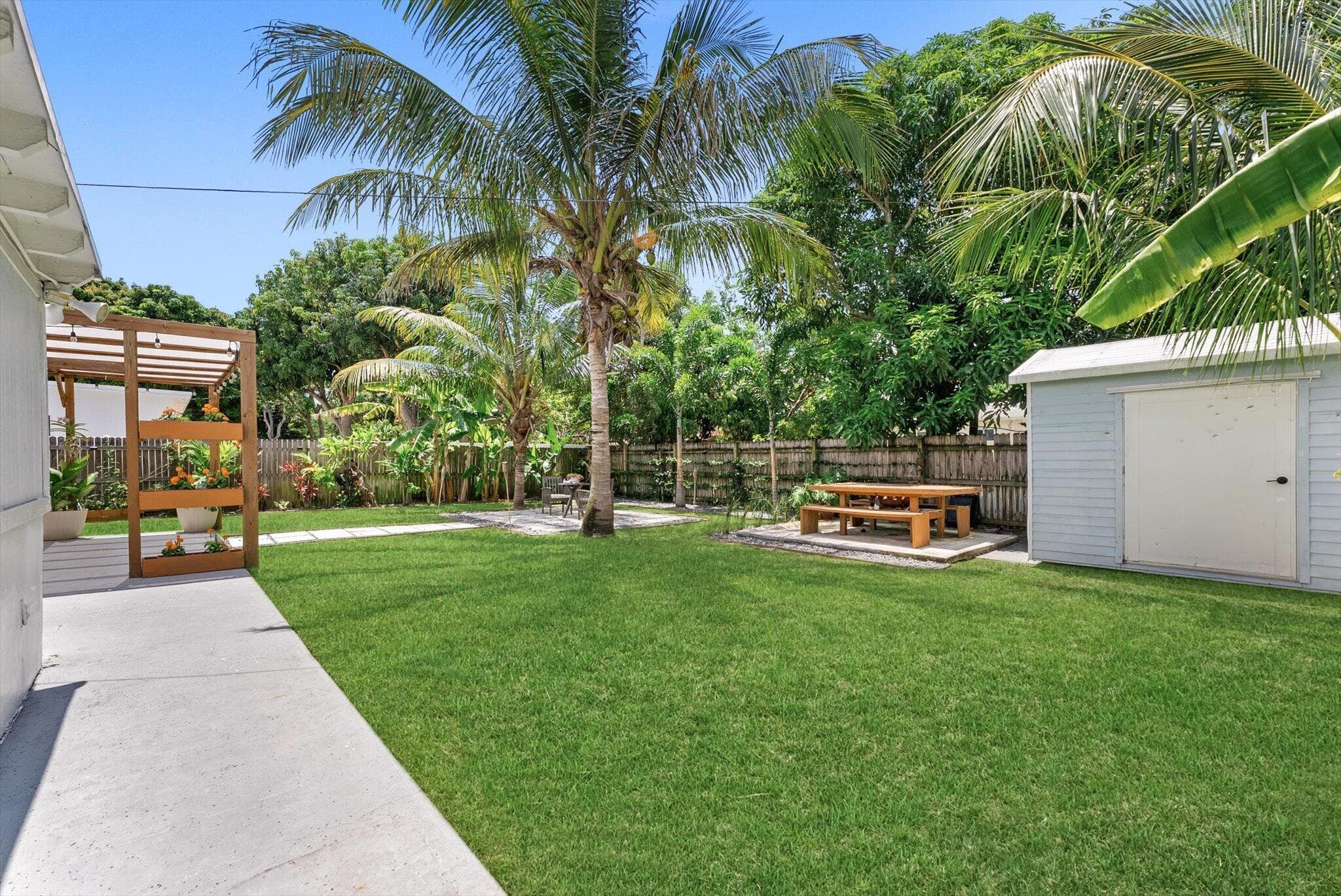 350 Forest Hill Boulevard, West Palm Beach, FL 33405 — photo 8 of 35