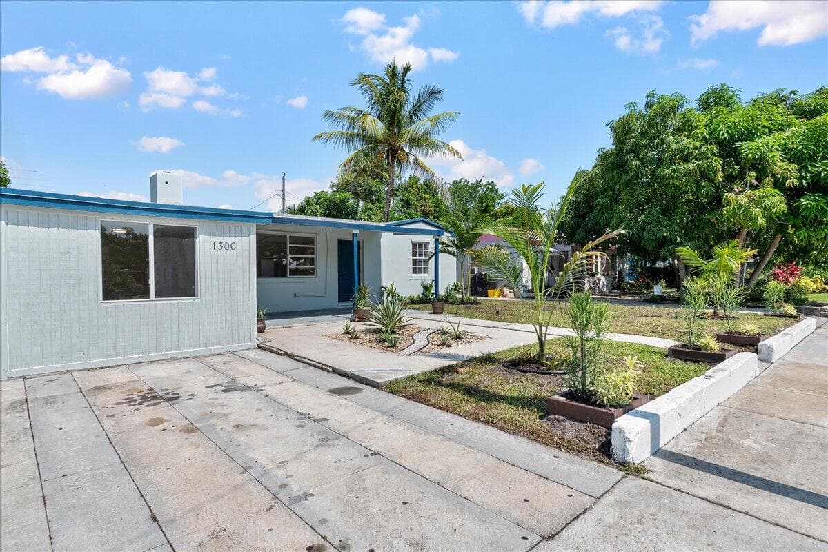 1306 S C Terrace, Lake Worth Beach, FL 33460 — photo 2 of 16