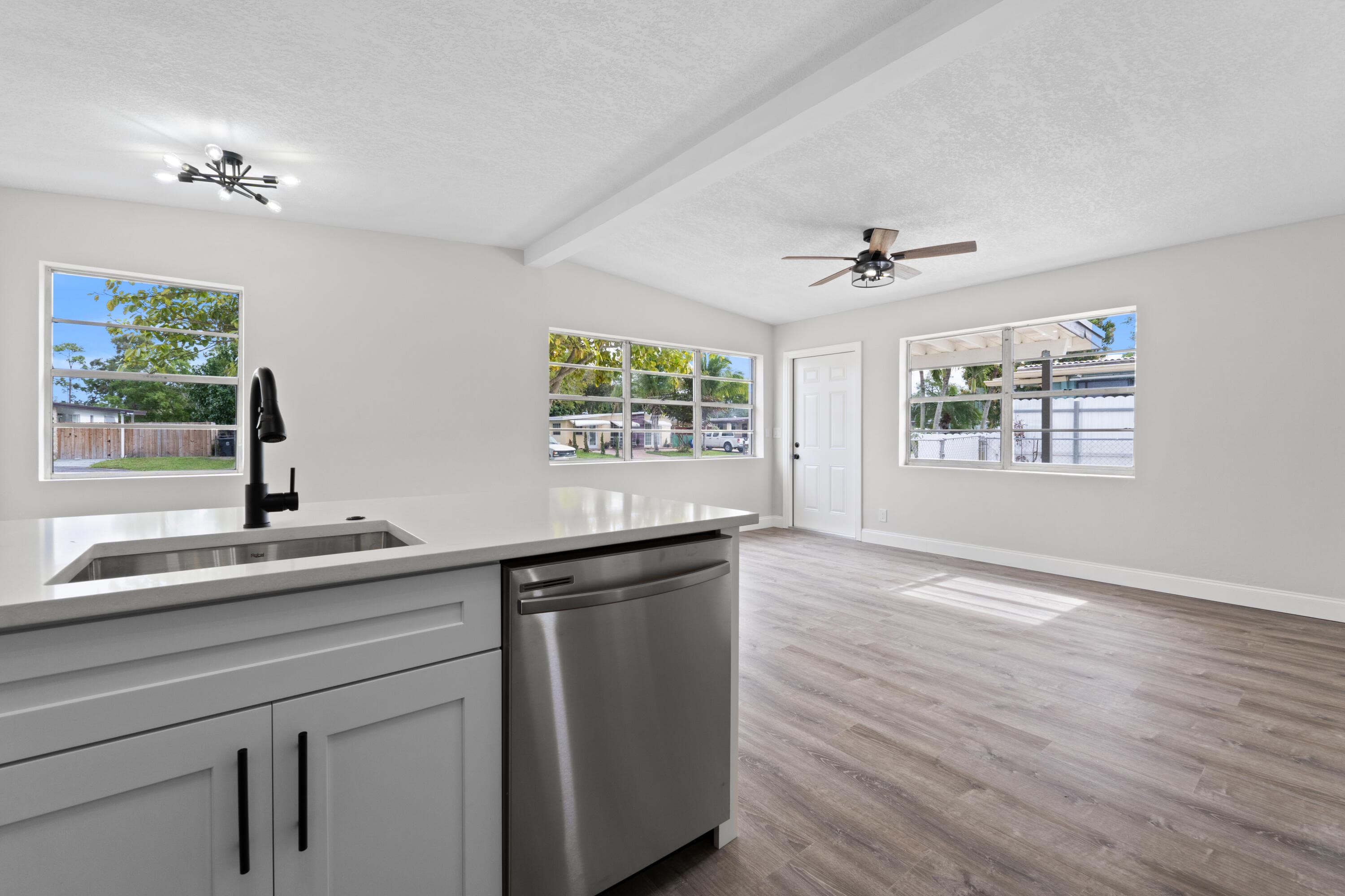 2415 Lewis, West Palm Beach, FL 33415 — photo 9 of 31