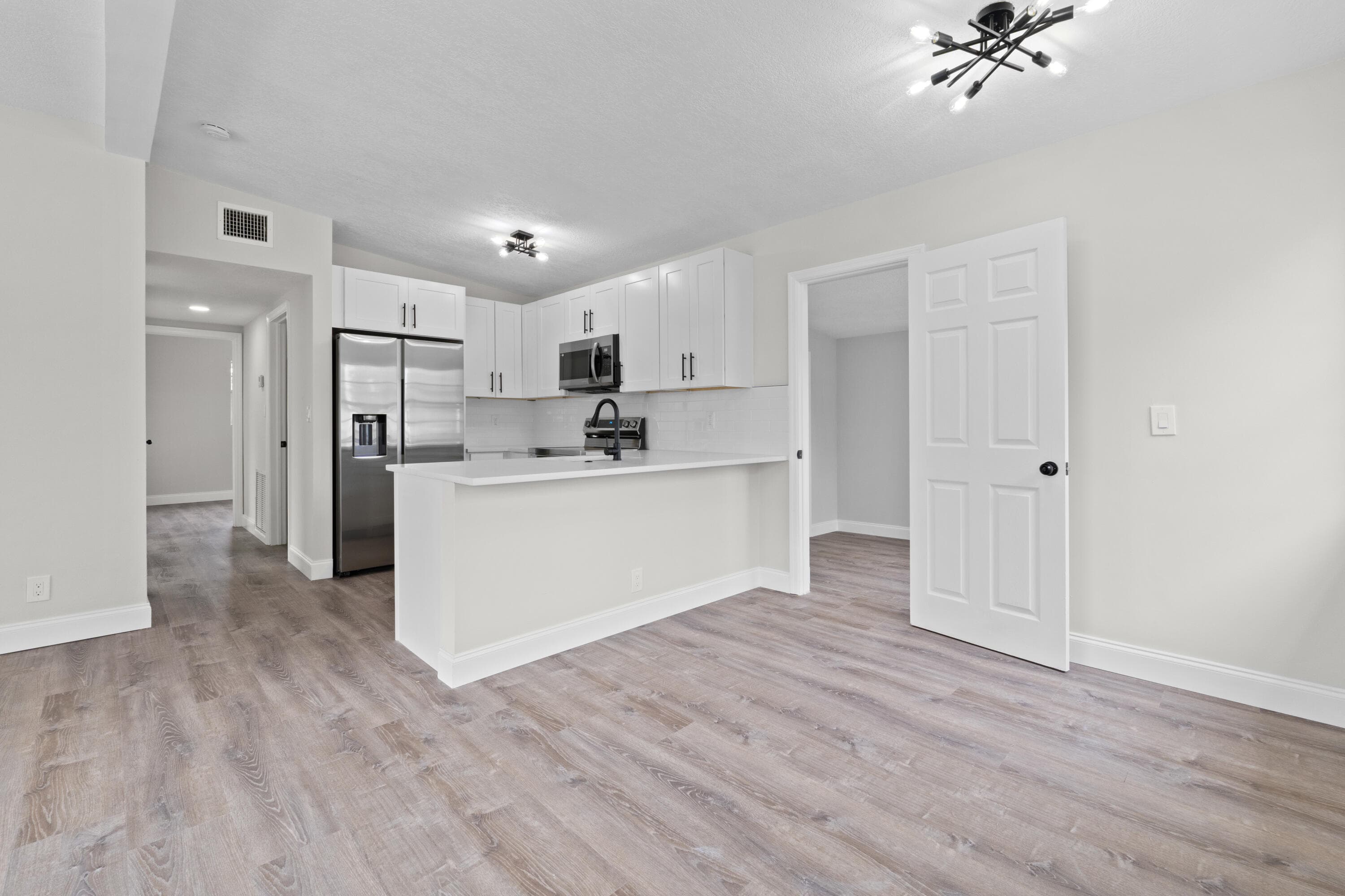 2415 Lewis, West Palm Beach, FL 33415 — photo 6 of 31
