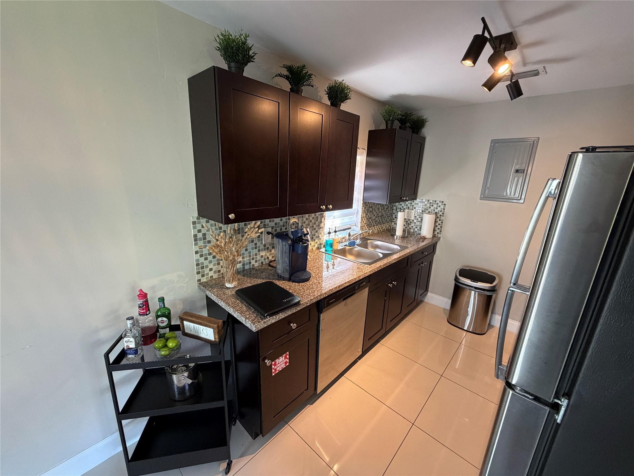 608 NE 29th Drive 1, Wilton Manors, FL 33334 — photo 9 of 27