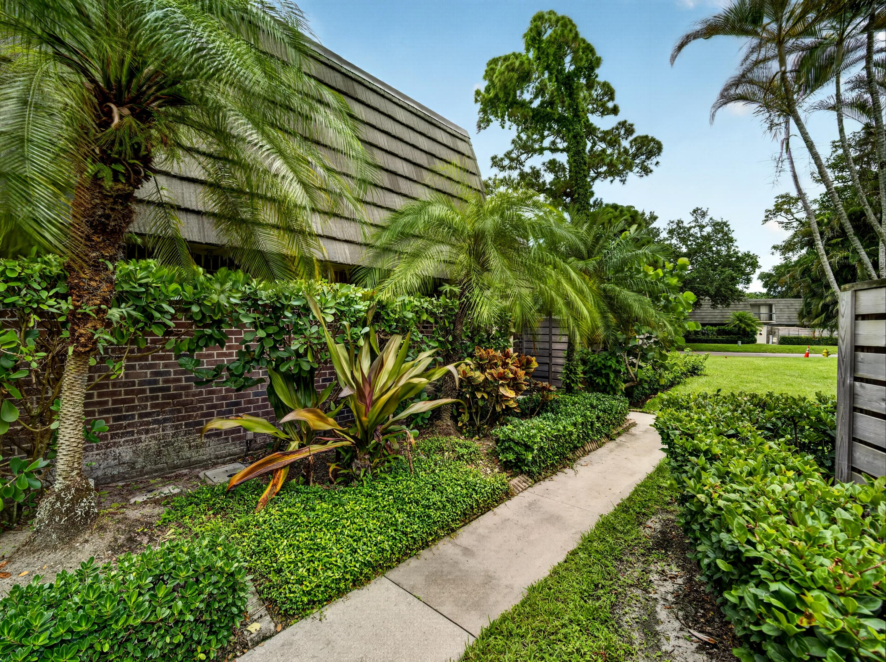 1519 15th Terrace, Palm Beach Gardens, FL 33418 — photo 2 of 31