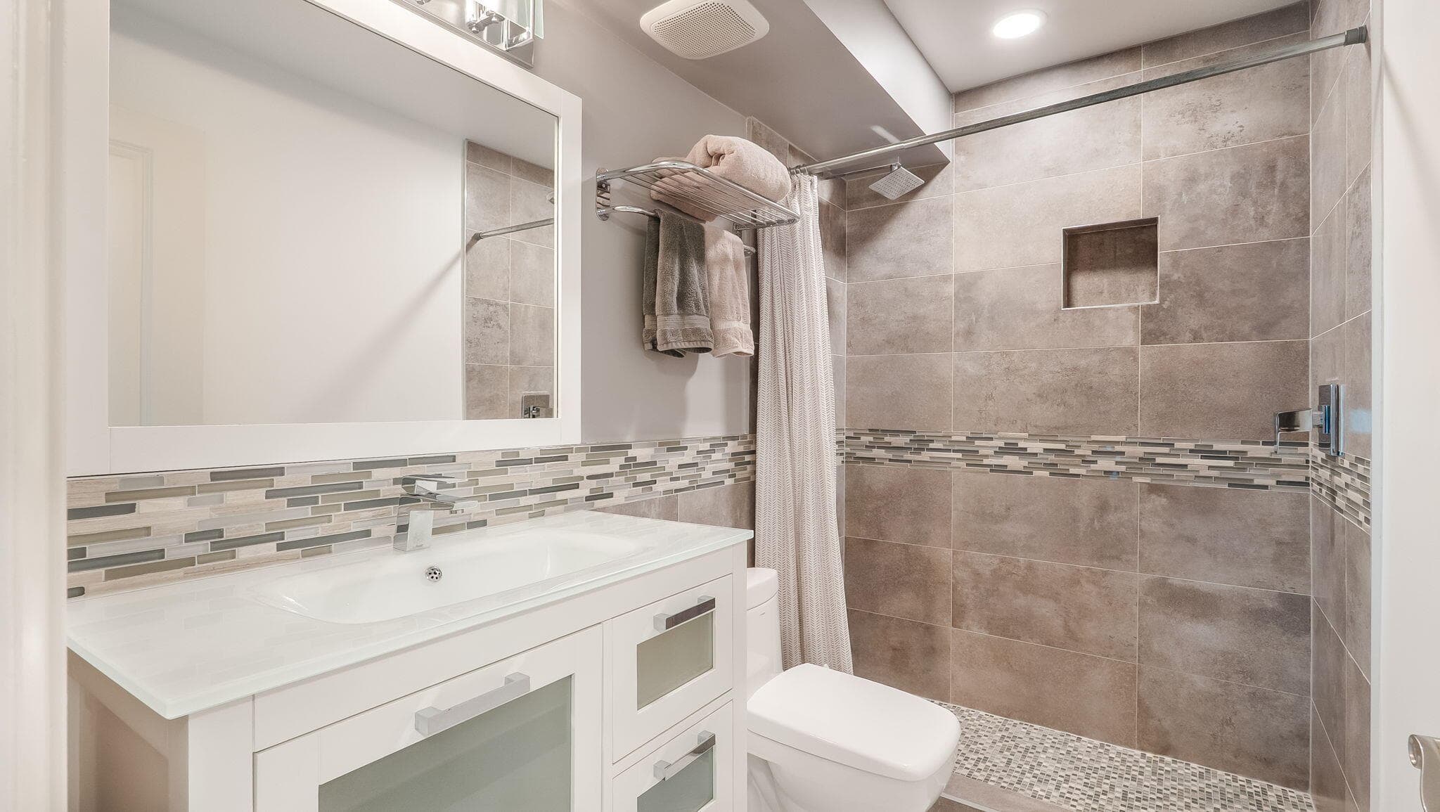 133 N Pompano Beach Boulevard 204, Pompano Beach, FL 33062 — photo 25 of 37