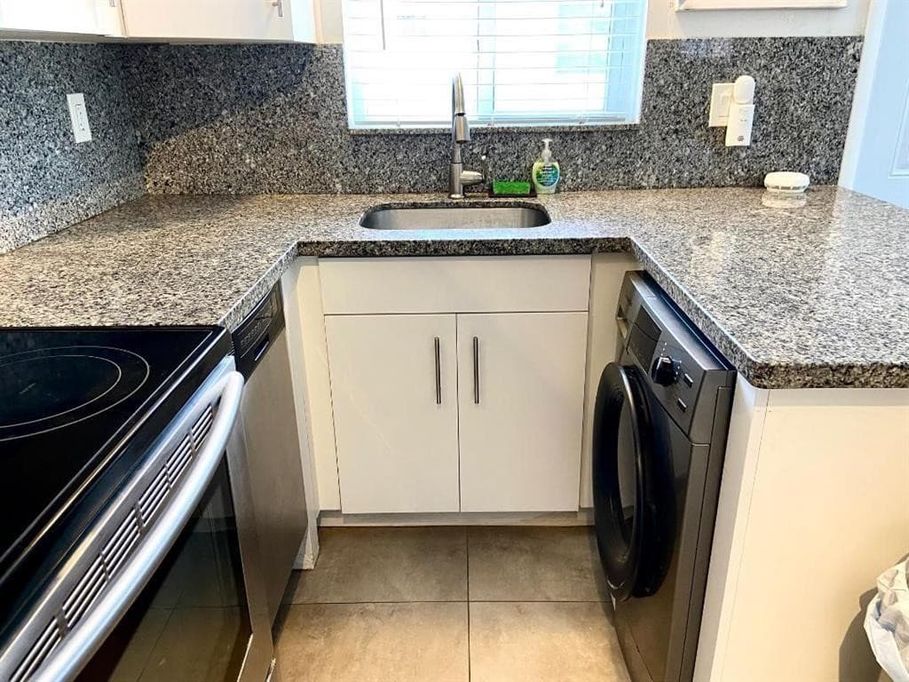 1528 NE 32nd Street 1, Oakland Park, FL 33334 — photo 5 of 24