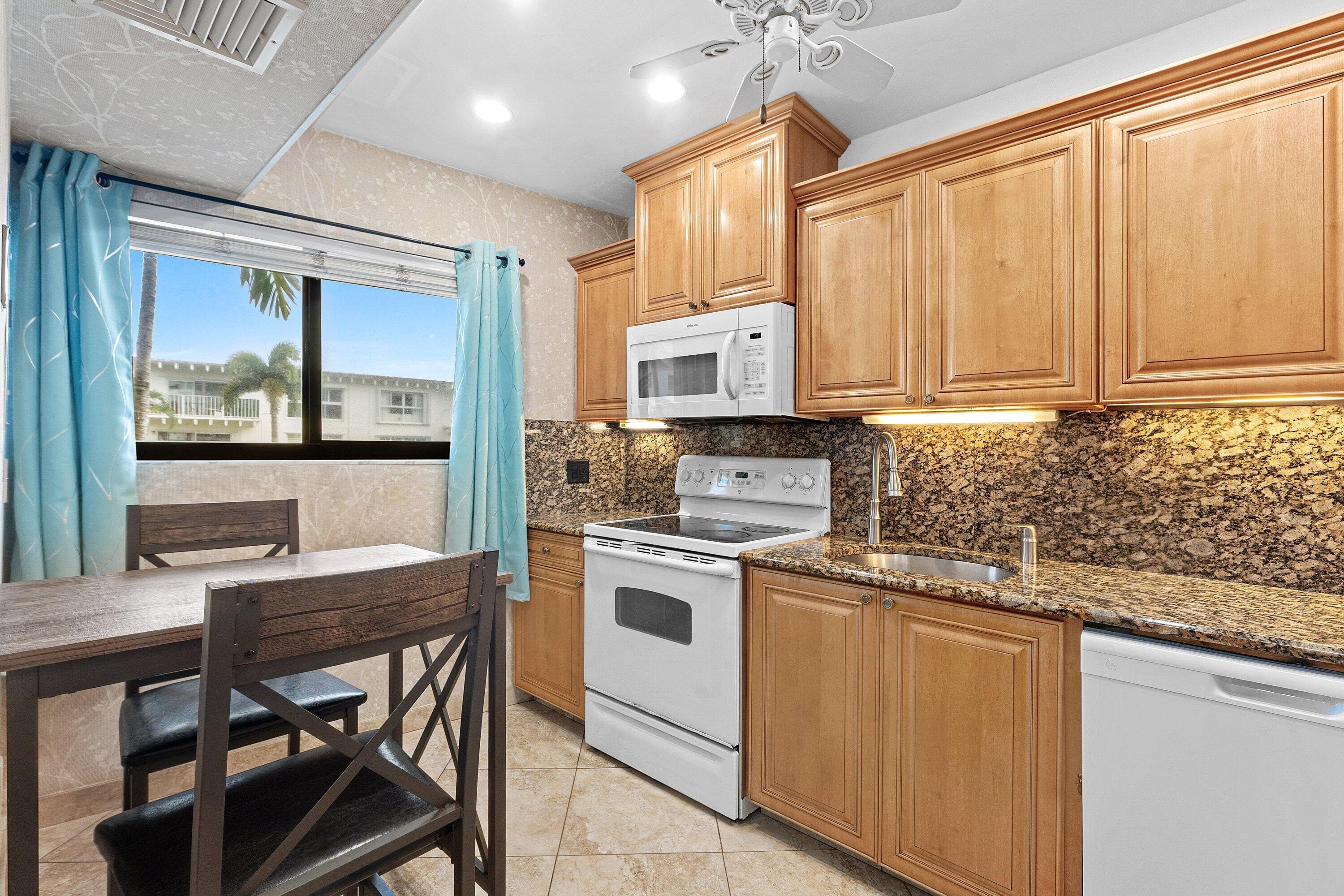 3605 S Ocean Boulevard, South Palm Beach, FL 33480 — photo 4 of 40