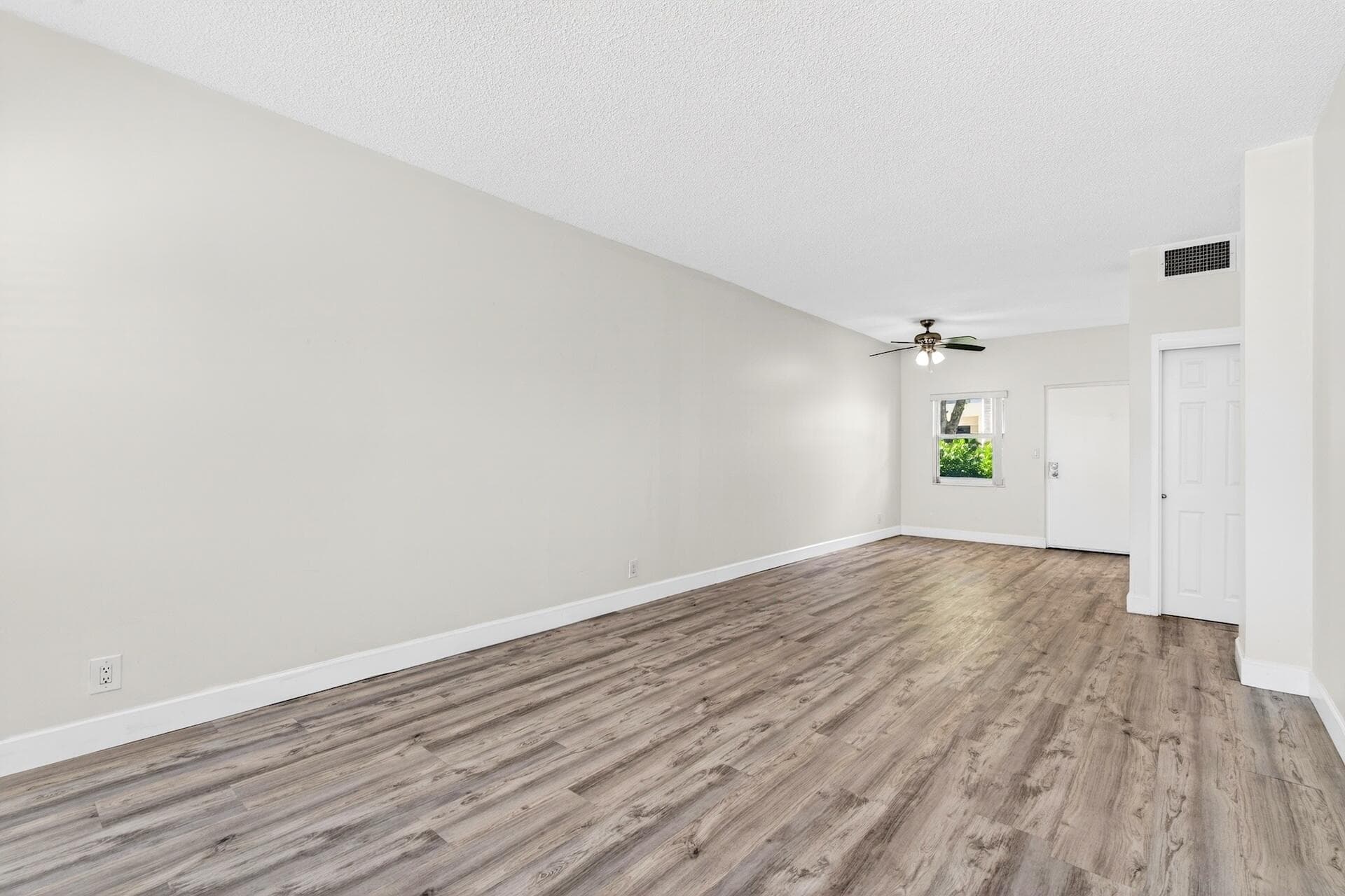 2555 NE 11th Street 104, Fort Lauderdale, FL 33304 — photo 17 of 30