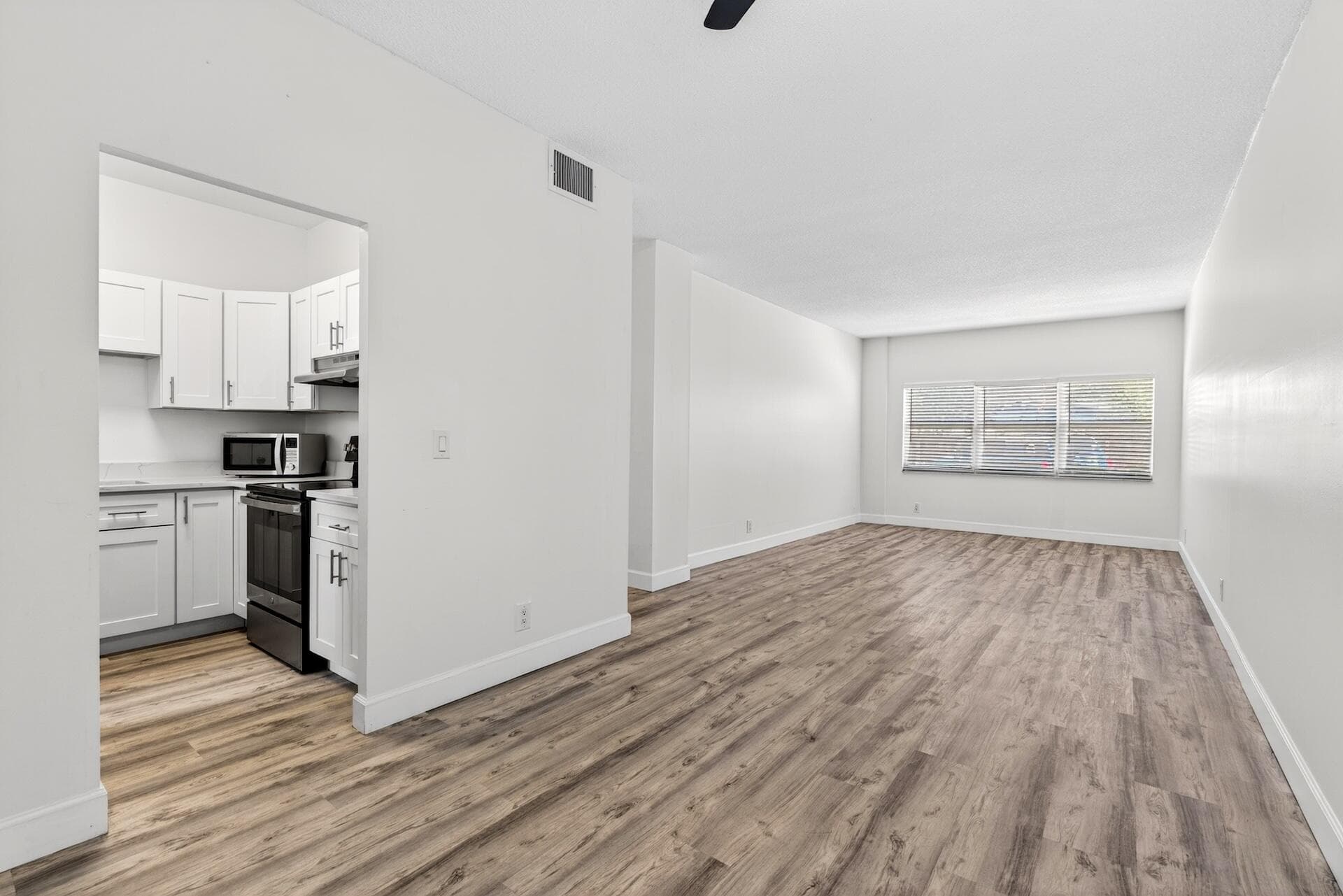 2555 NE 11th Street 104, Fort Lauderdale, FL 33304 — photo 20 of 30