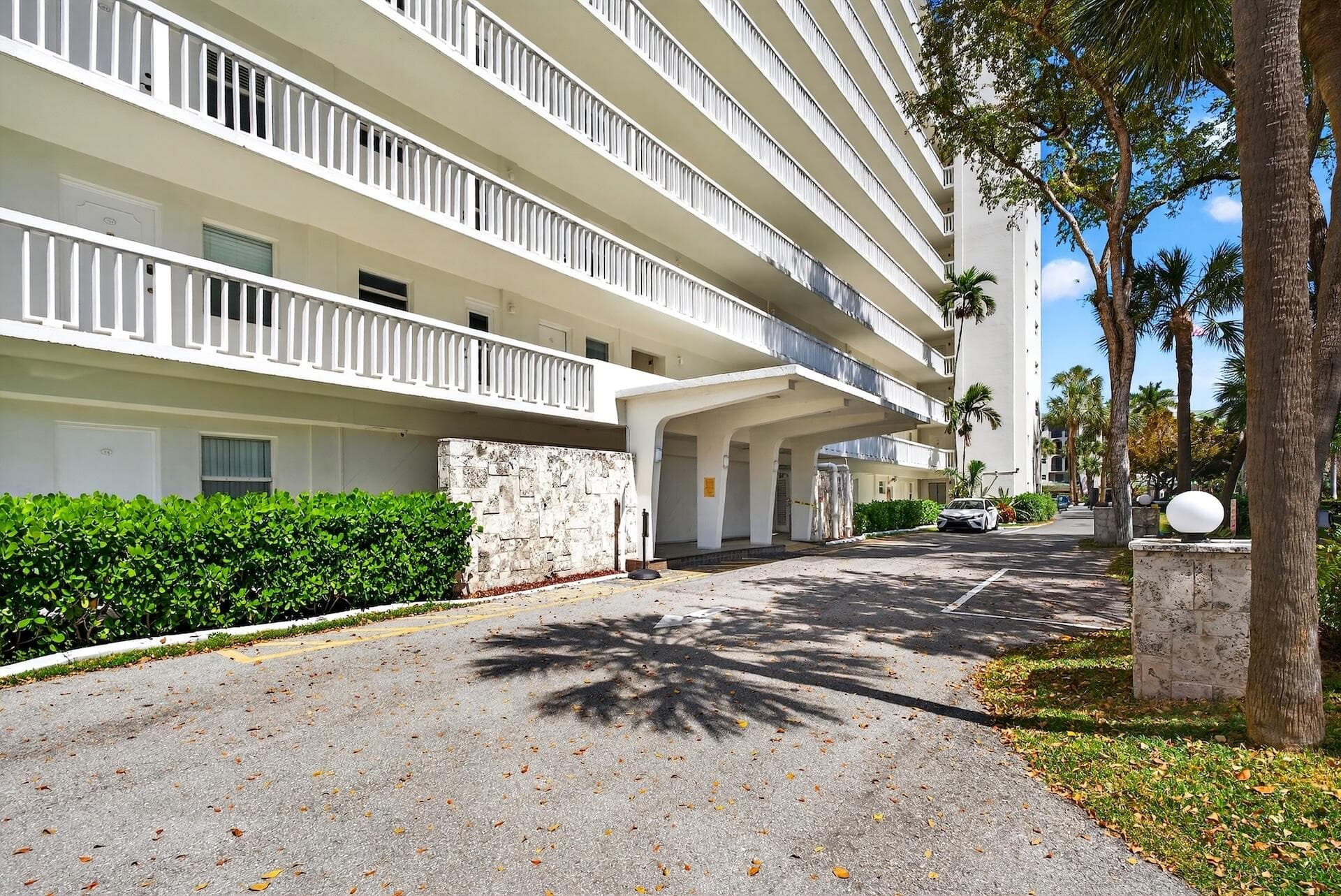 2555 NE 11th Street 104, Fort Lauderdale, FL 33304 — photo 26 of 30