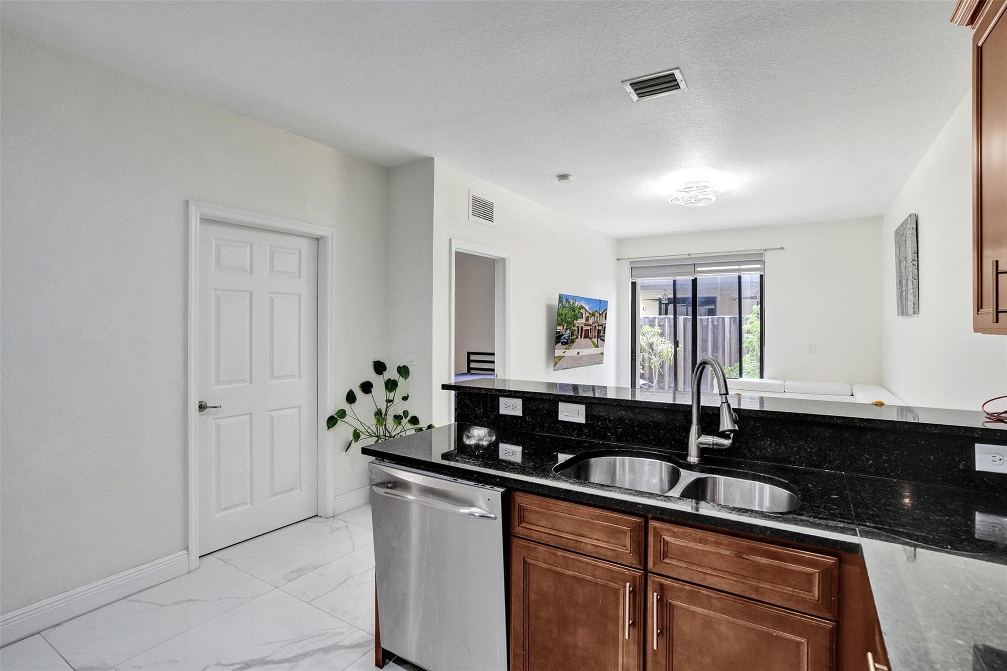 8768 NW 98th Avenue 8768, Doral, FL 33178 — photo 11 of 40