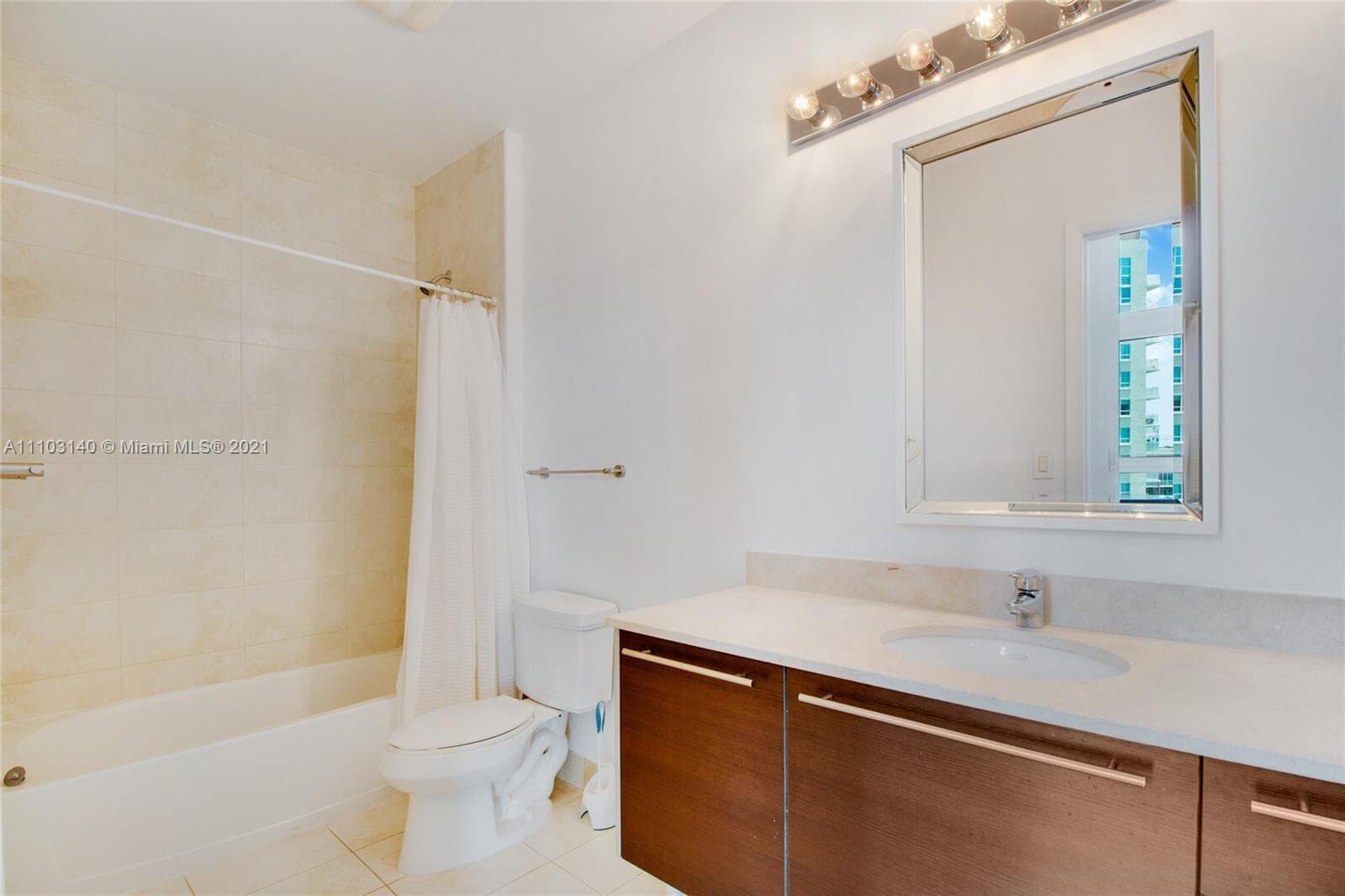 1900 N Bayshore Drive 912, Miami, FL 33132 — photo 8 of 17