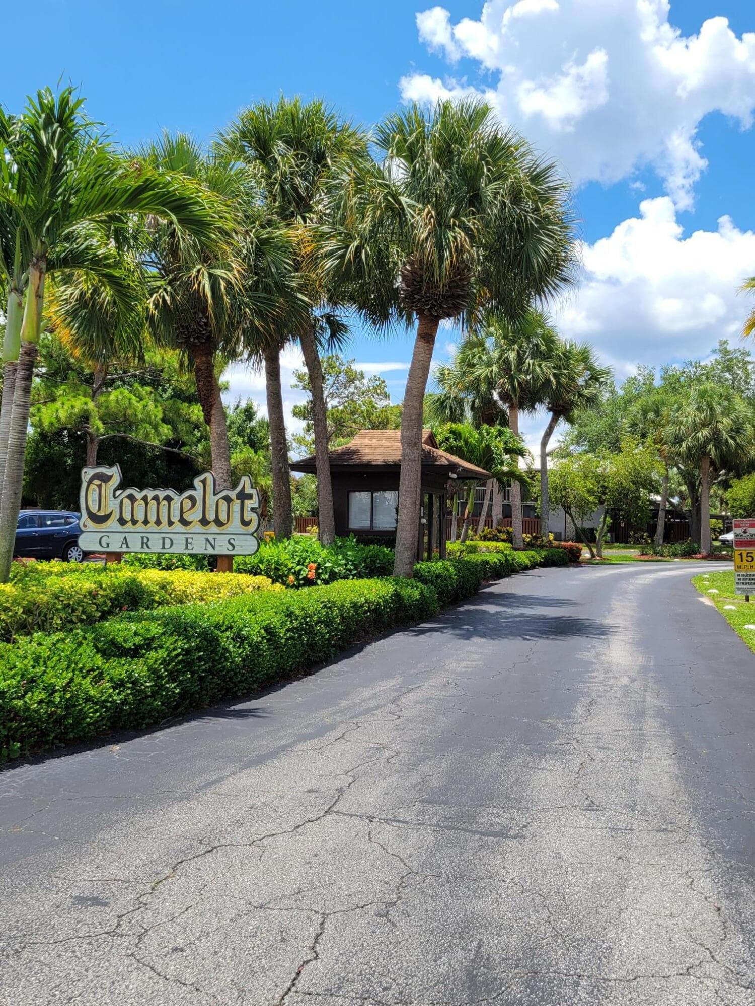 903 SE Camelot Gardens Boulevard SE, Port St. Lucie, FL 34952 — photo 4 of 90