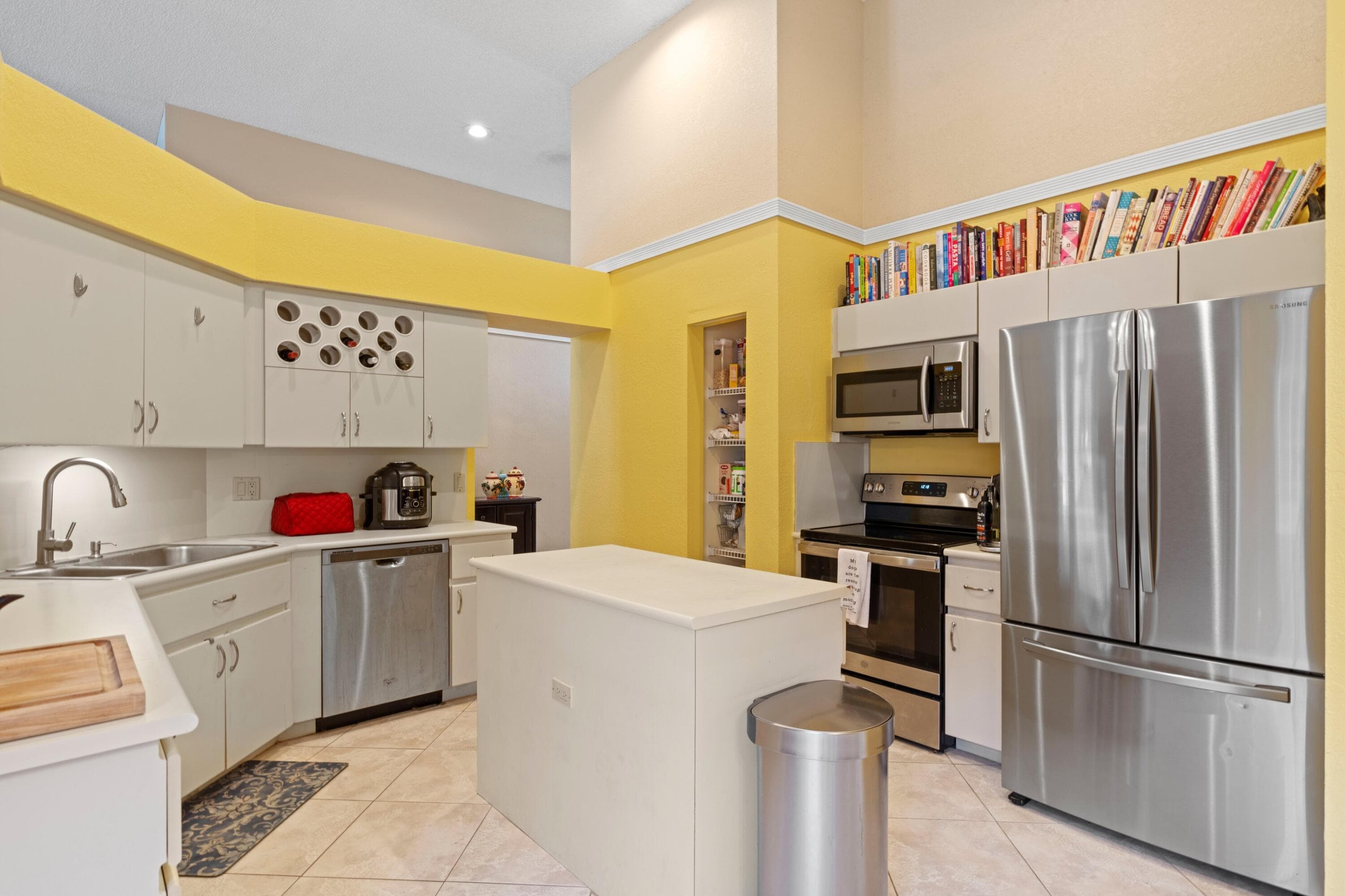 10333 Buena Ventura Drive, Boca Raton, FL 33498 — photo 6 of 31