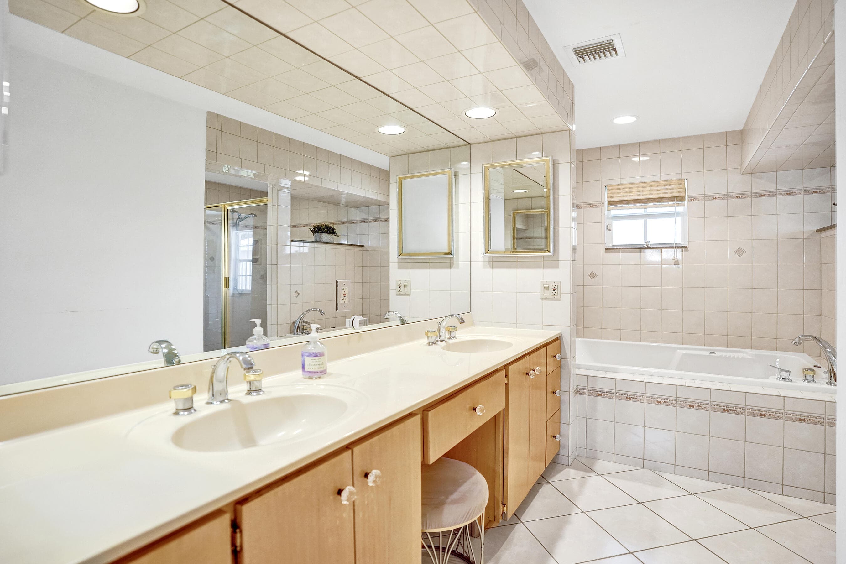 4240 NE 28th Avenue, Fort Lauderdale, FL 33308 — photo 33 of 48