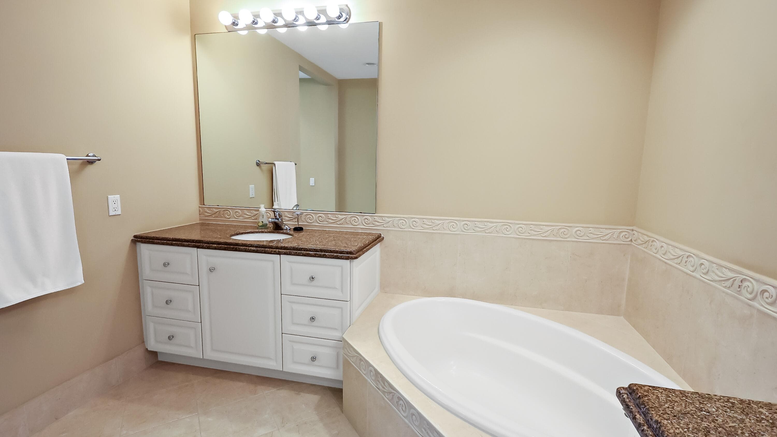 4 Harbour Isle Drive W Ph04, Fort Pierce, FL 34949 — photo 18 of 43