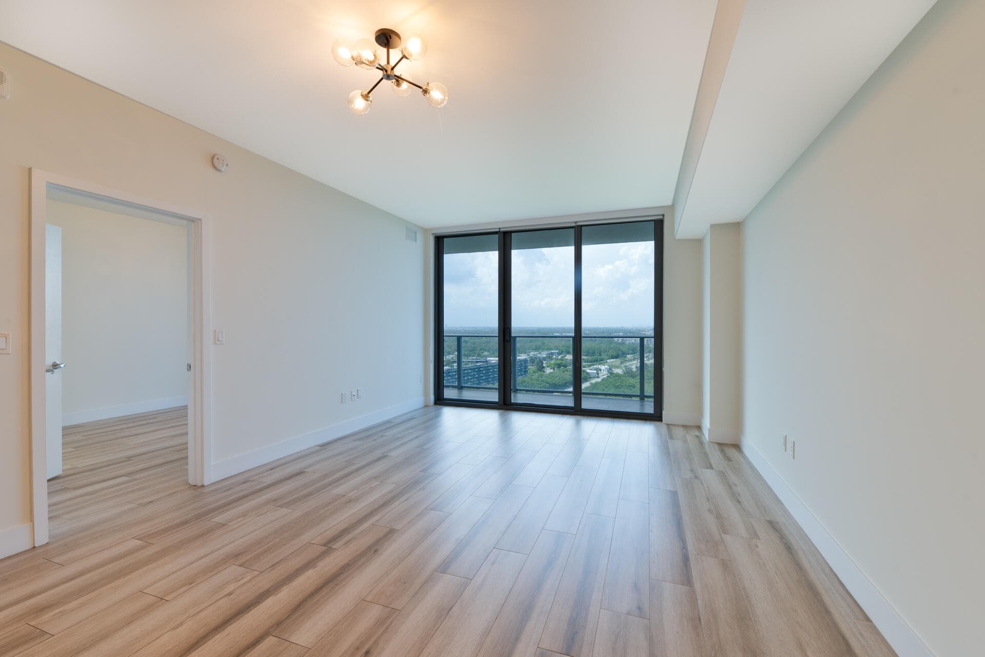 16385 Biscayne Boulevard 2502, North Miami Beach, FL 33160 — photo 12 of 34