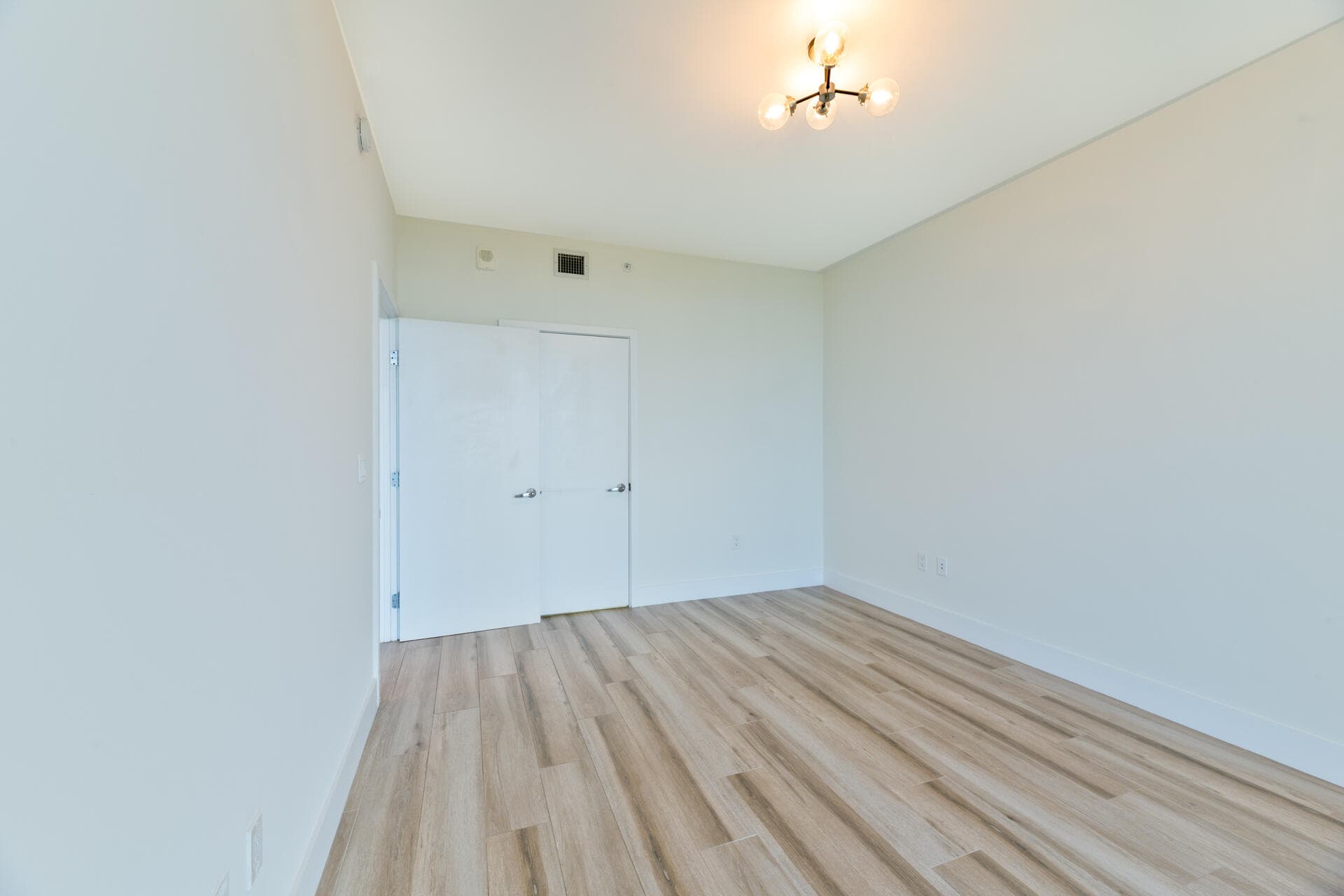 16385 Biscayne Boulevard 2502, North Miami Beach, FL 33160 — photo 20 of 34