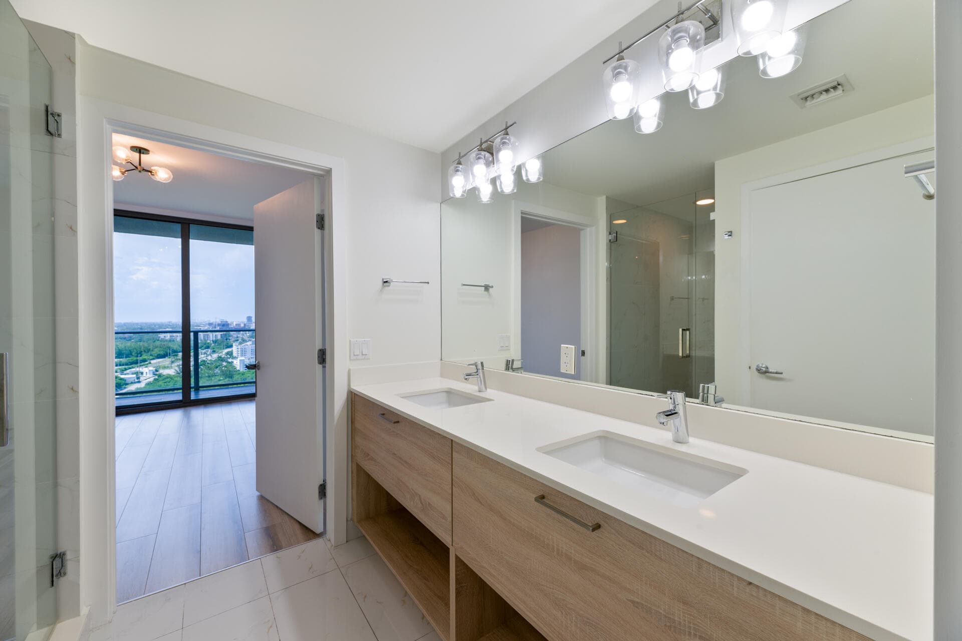 16385 Biscayne Boulevard 2502, North Miami Beach, FL 33160 — photo 24 of 34