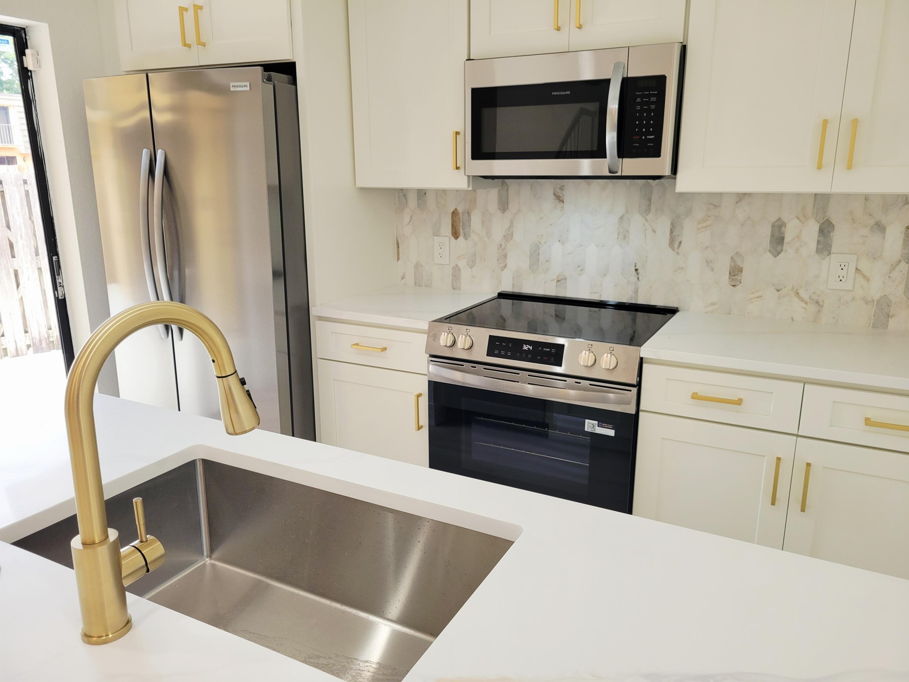 712 7th Way, West Palm Beach, FL 33407 — photo 3 of 40