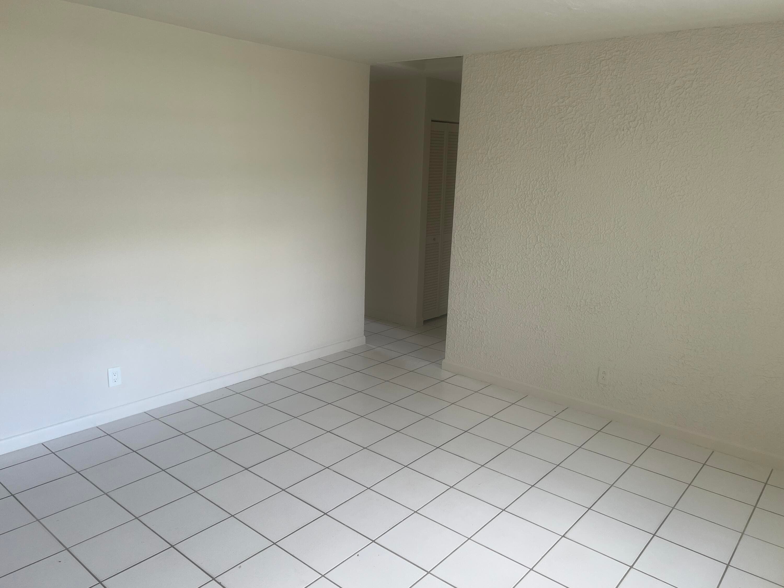 2410 SW 44th Avenue, Fort Lauderdale, FL 33317 — photo 4 of 13