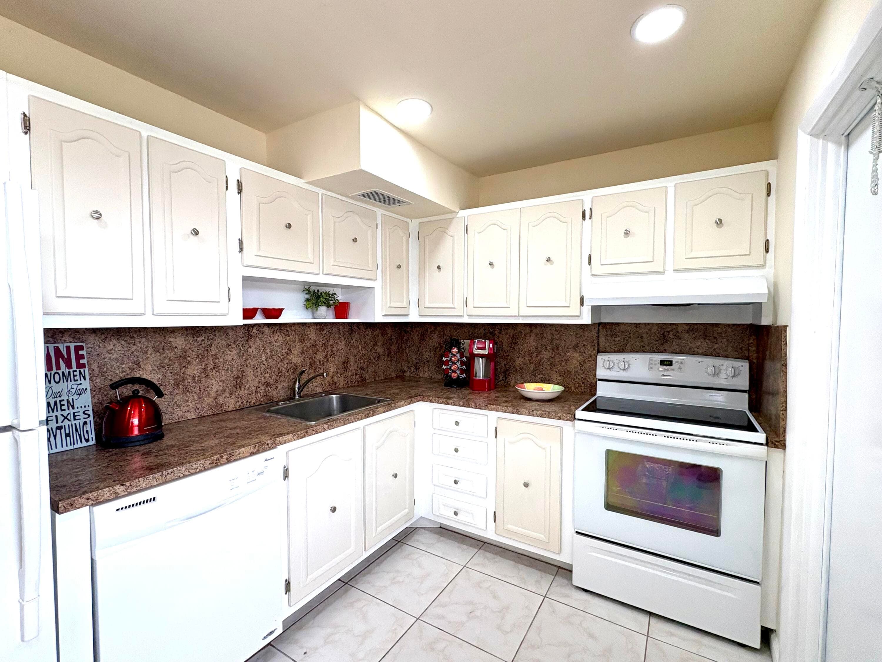 4140 NW 44th Avenue 411, Lauderdale Lakes, FL 33319 — photo 3 of 31