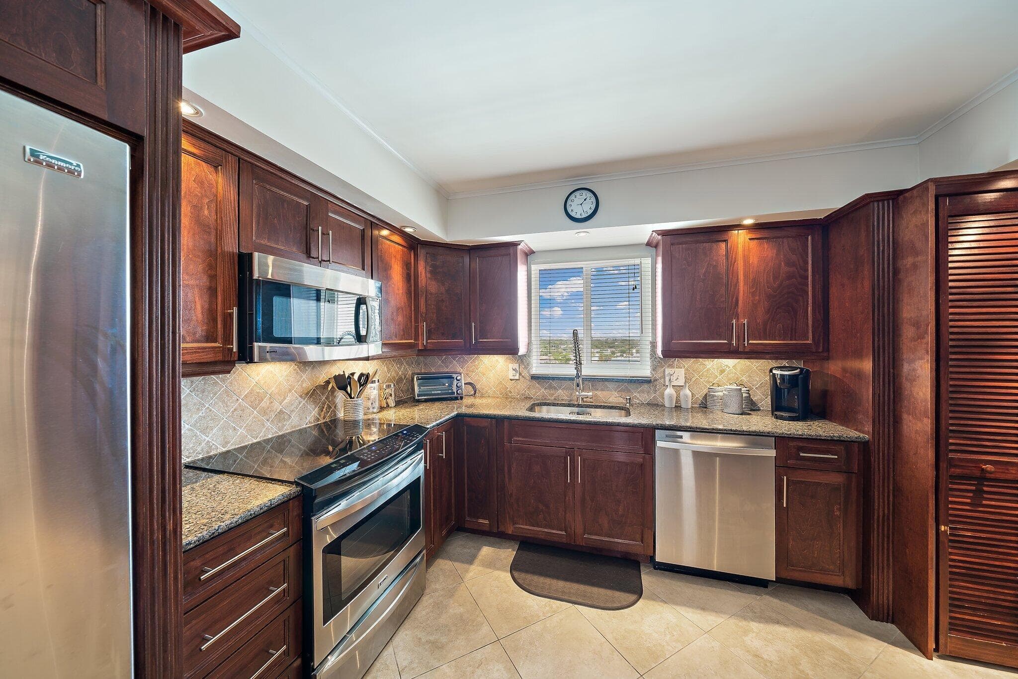 301 Lake Shore Drive 802, Lake Park, FL 33403 — photo 20 of 57