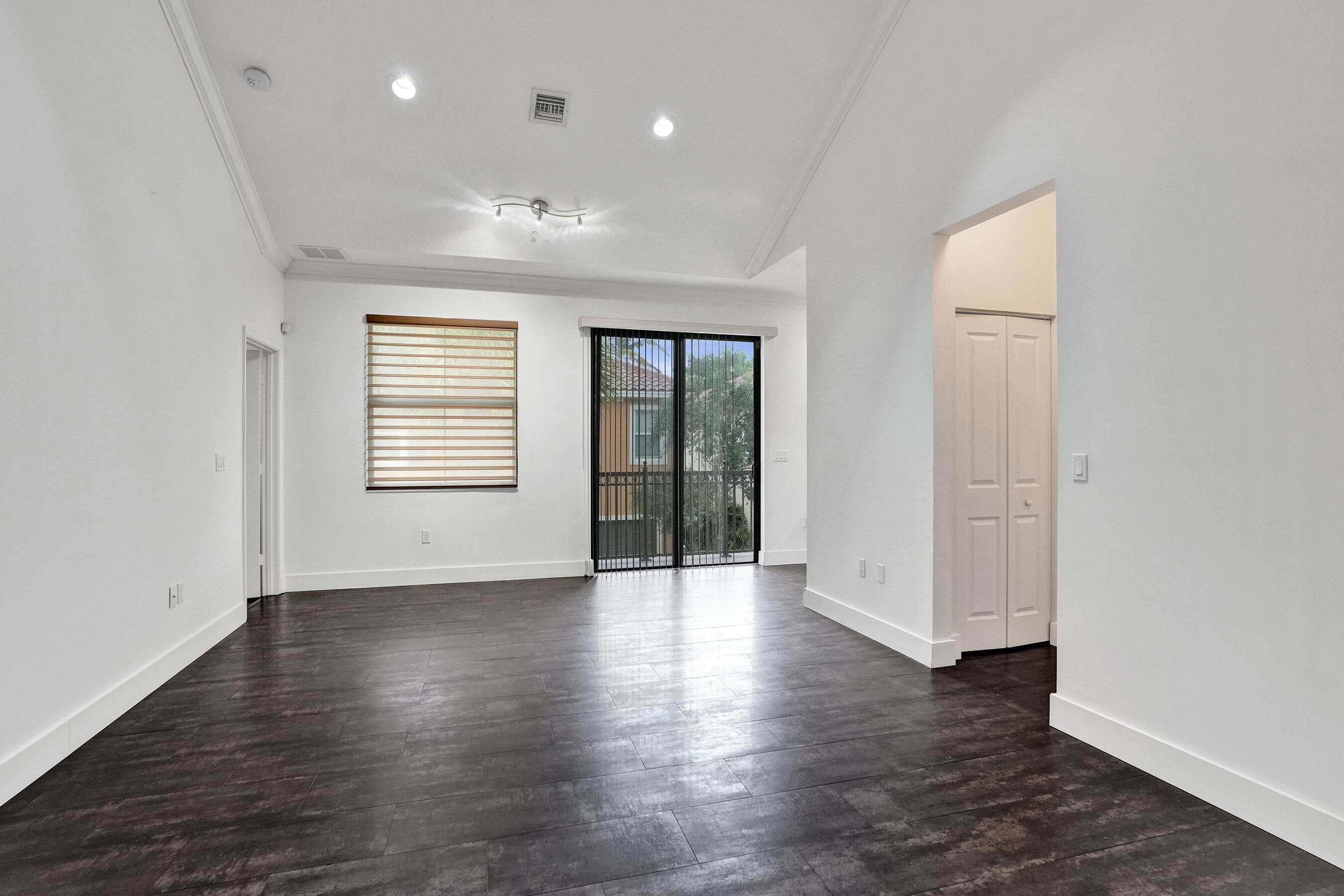 12662 NW 32nd Place, Sunrise, FL 33323 — photo 7 of 50