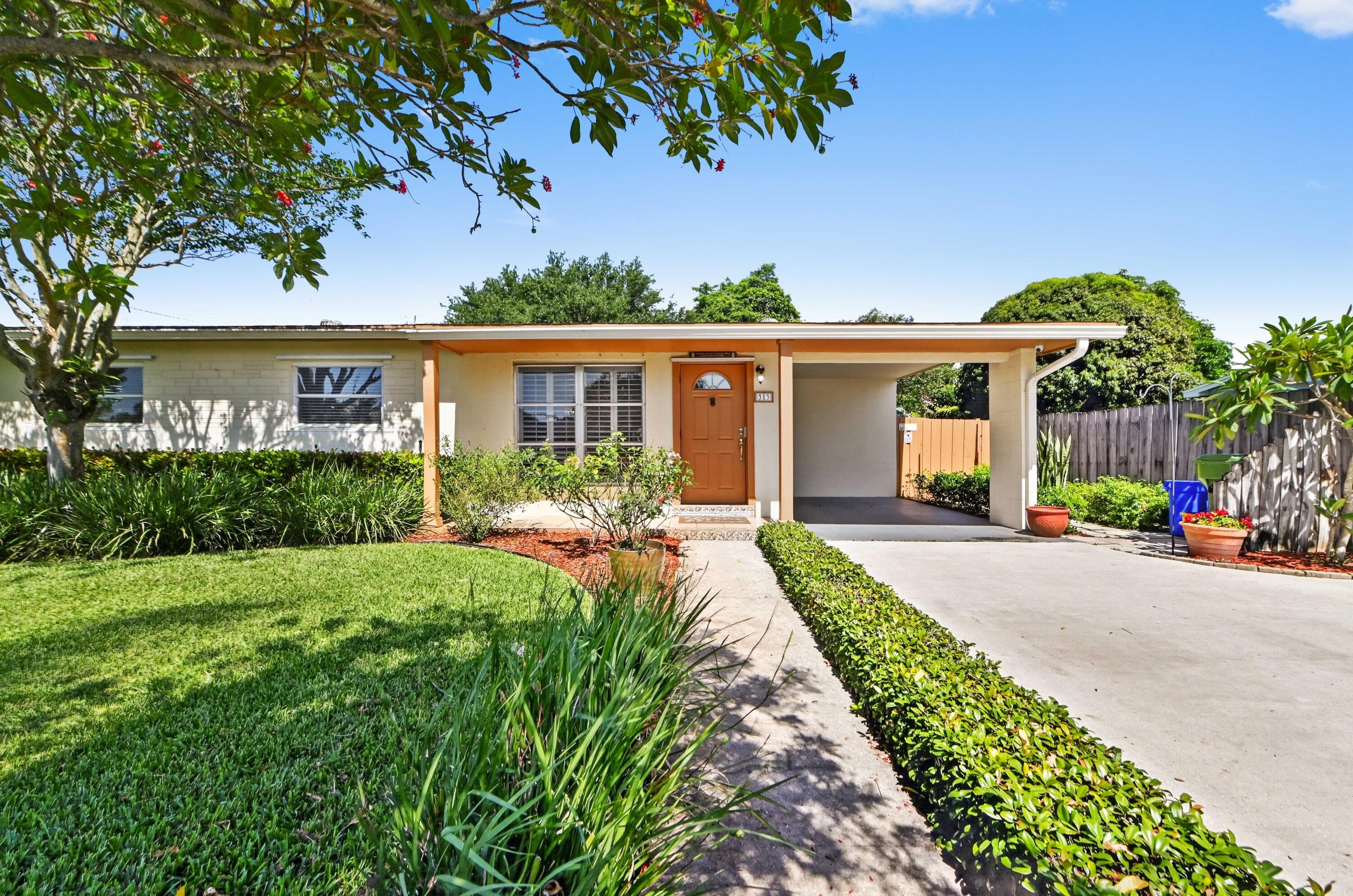 313 Poe Drive, Palm Springs, FL 33461 — photo