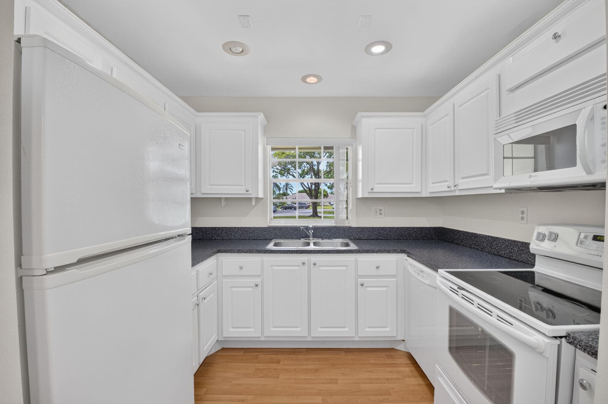 5114 Lakefront Boulevard, Delray Beach, FL 33484 — photo 14 of 47