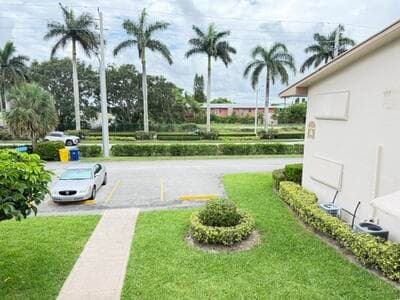 21 Waltham A, West Palm Beach, FL 33417 — photo 3 of 22