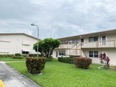 21 Waltham A, West Palm Beach, FL 33417 — photo 2 of 22